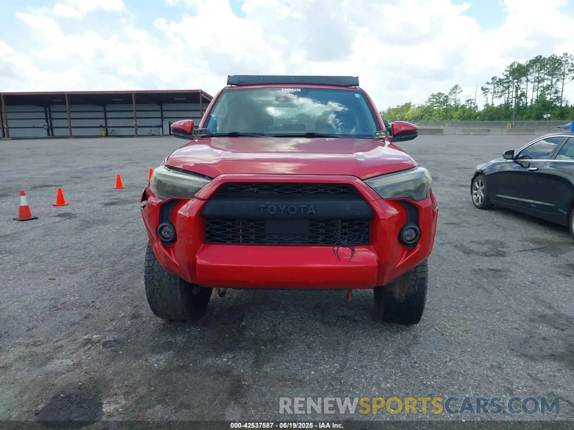 12 Photograph of a damaged car JTEMU5JR6M5854320 TOYOTA 4RUNNER 2021