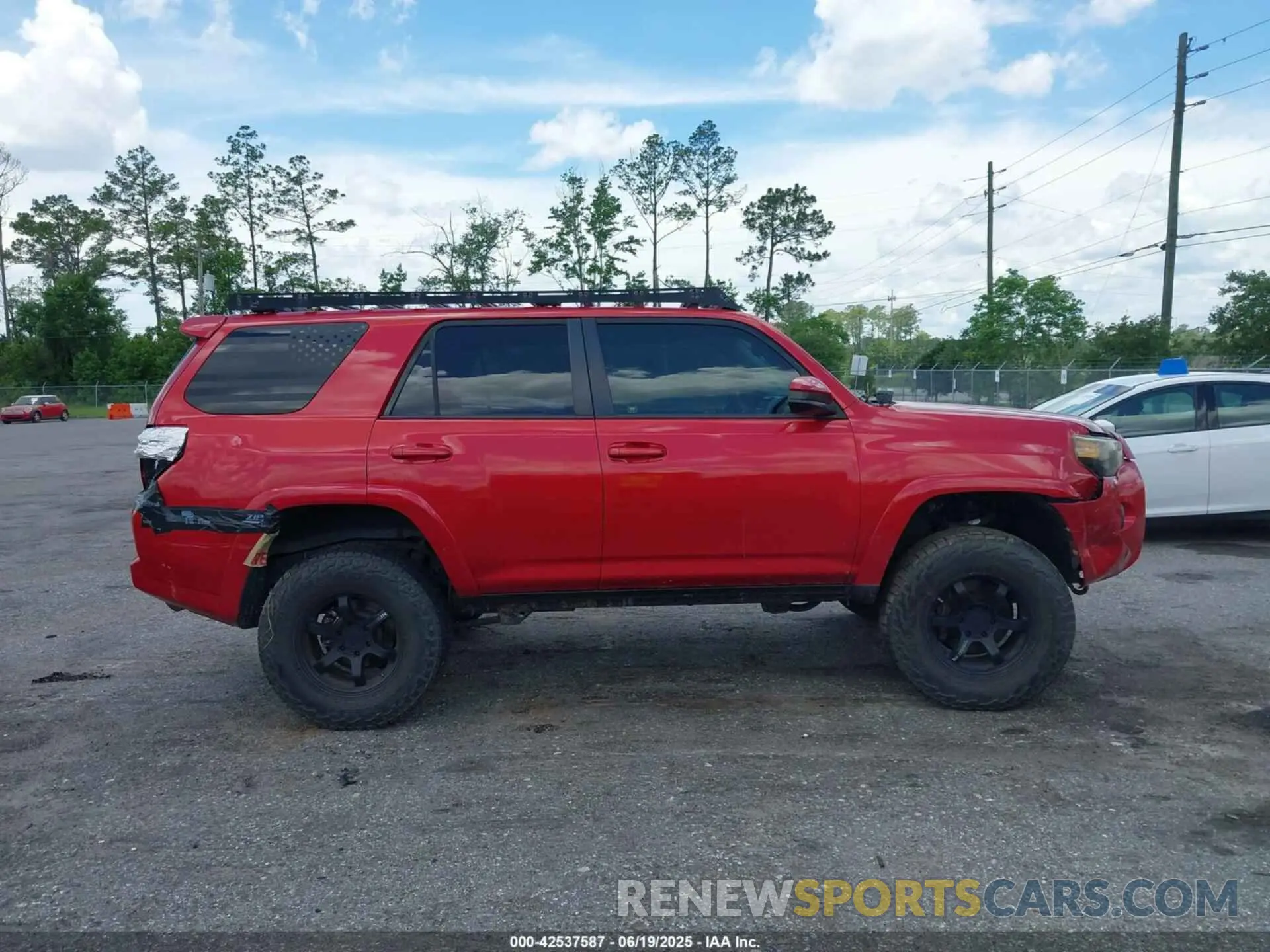 13 Photograph of a damaged car JTEMU5JR6M5854320 TOYOTA 4RUNNER 2021