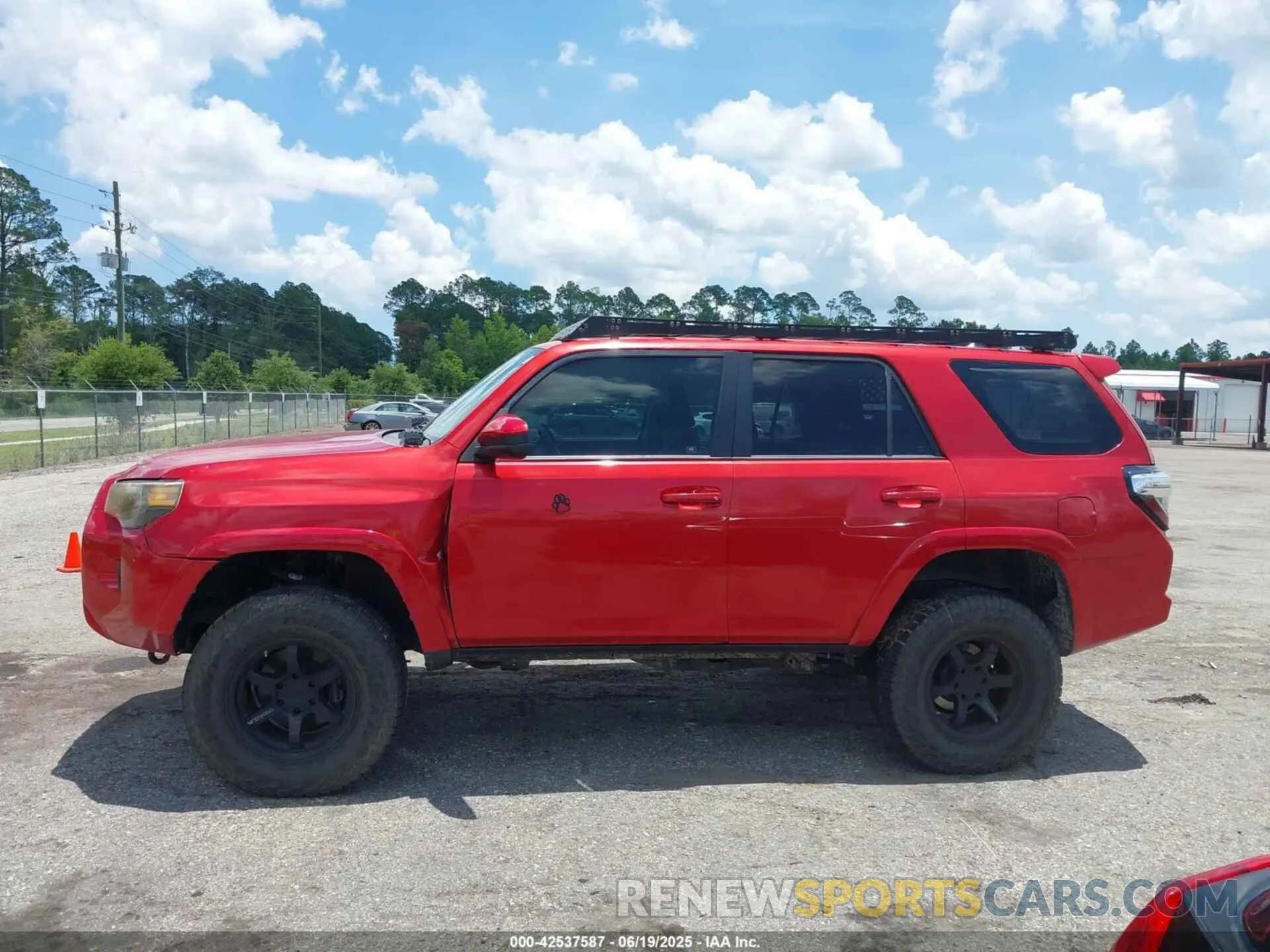 14 Photograph of a damaged car JTEMU5JR6M5854320 TOYOTA 4RUNNER 2021