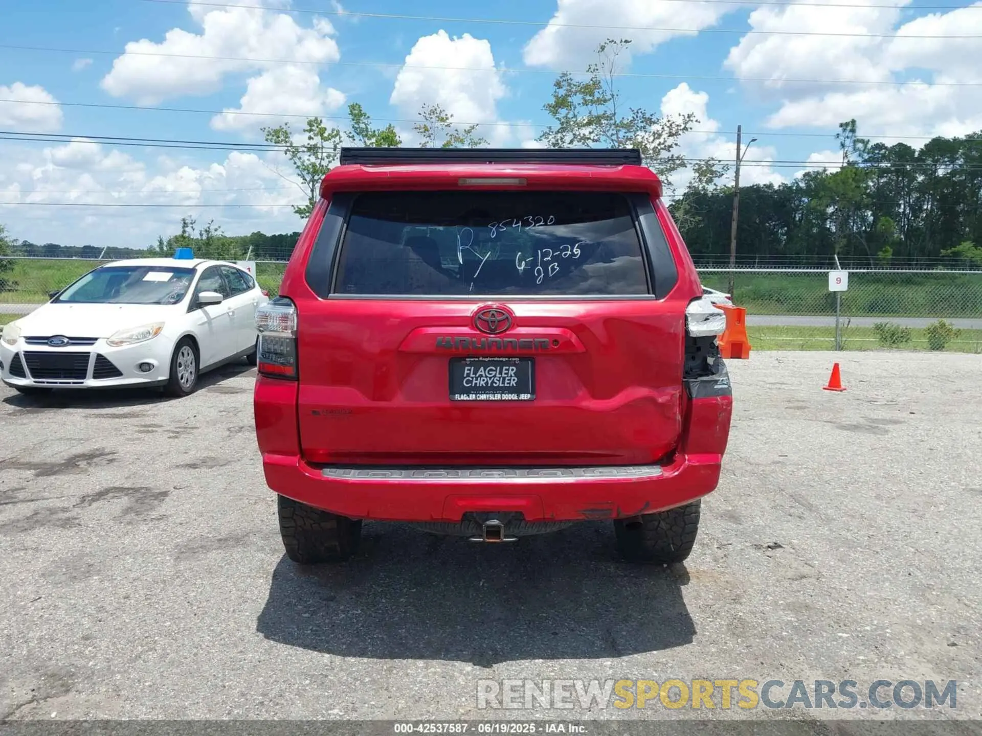 16 Photograph of a damaged car JTEMU5JR6M5854320 TOYOTA 4RUNNER 2021