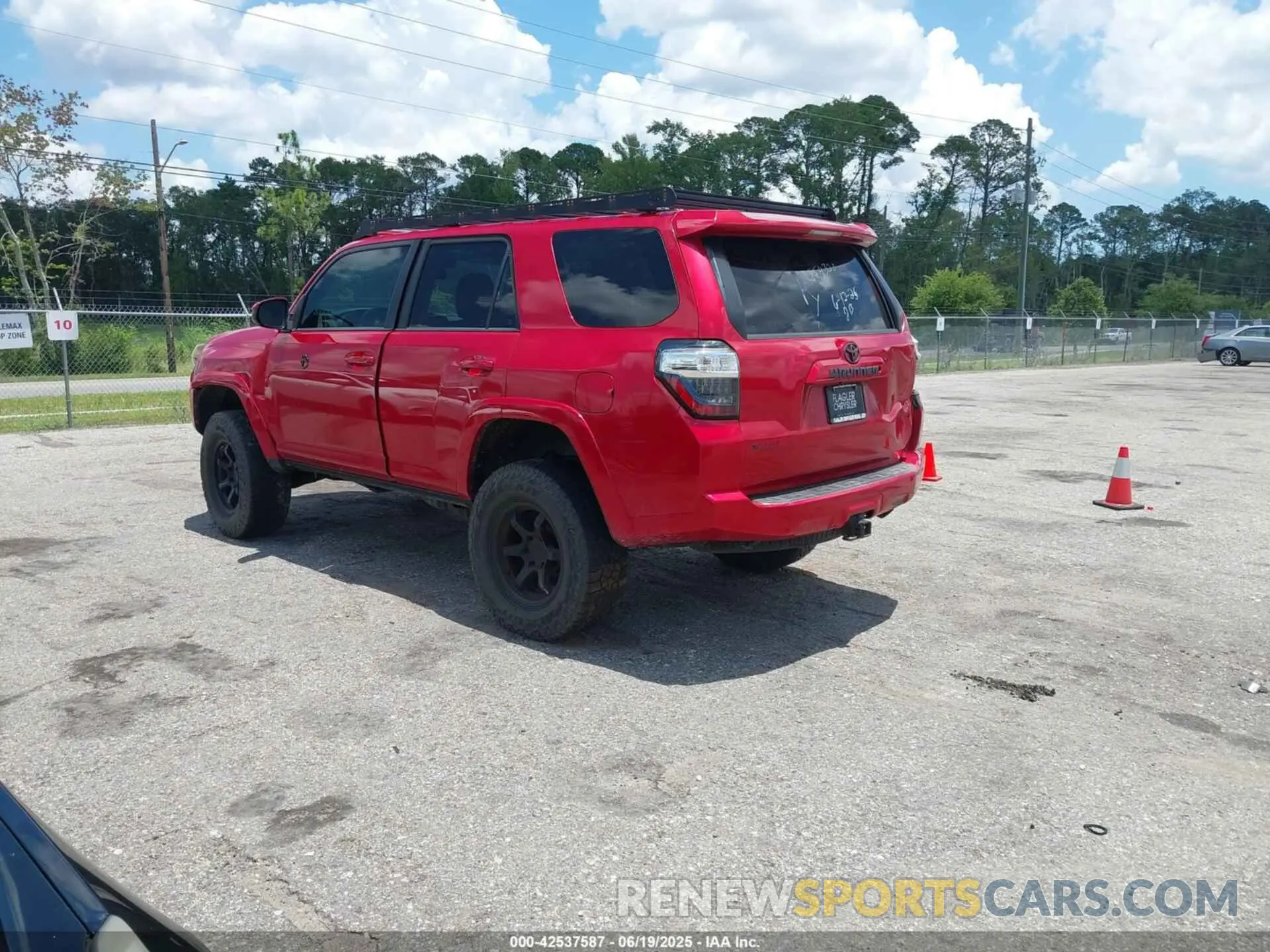 3 Photograph of a damaged car JTEMU5JR6M5854320 TOYOTA 4RUNNER 2021