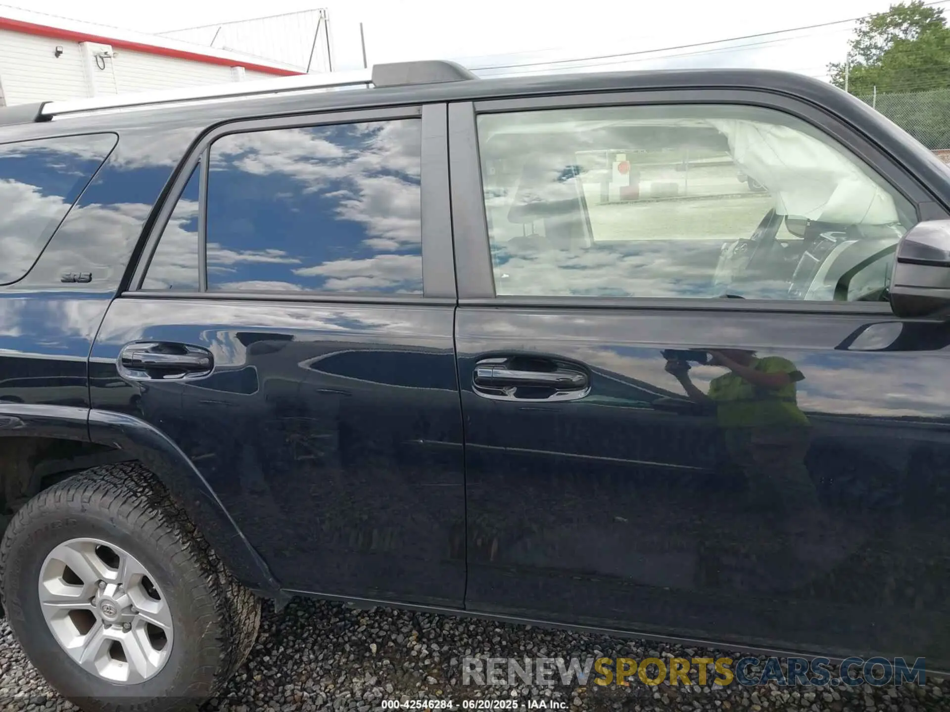 13 Photograph of a damaged car JTEMU5JR6M5882070 TOYOTA 4RUNNER 2021