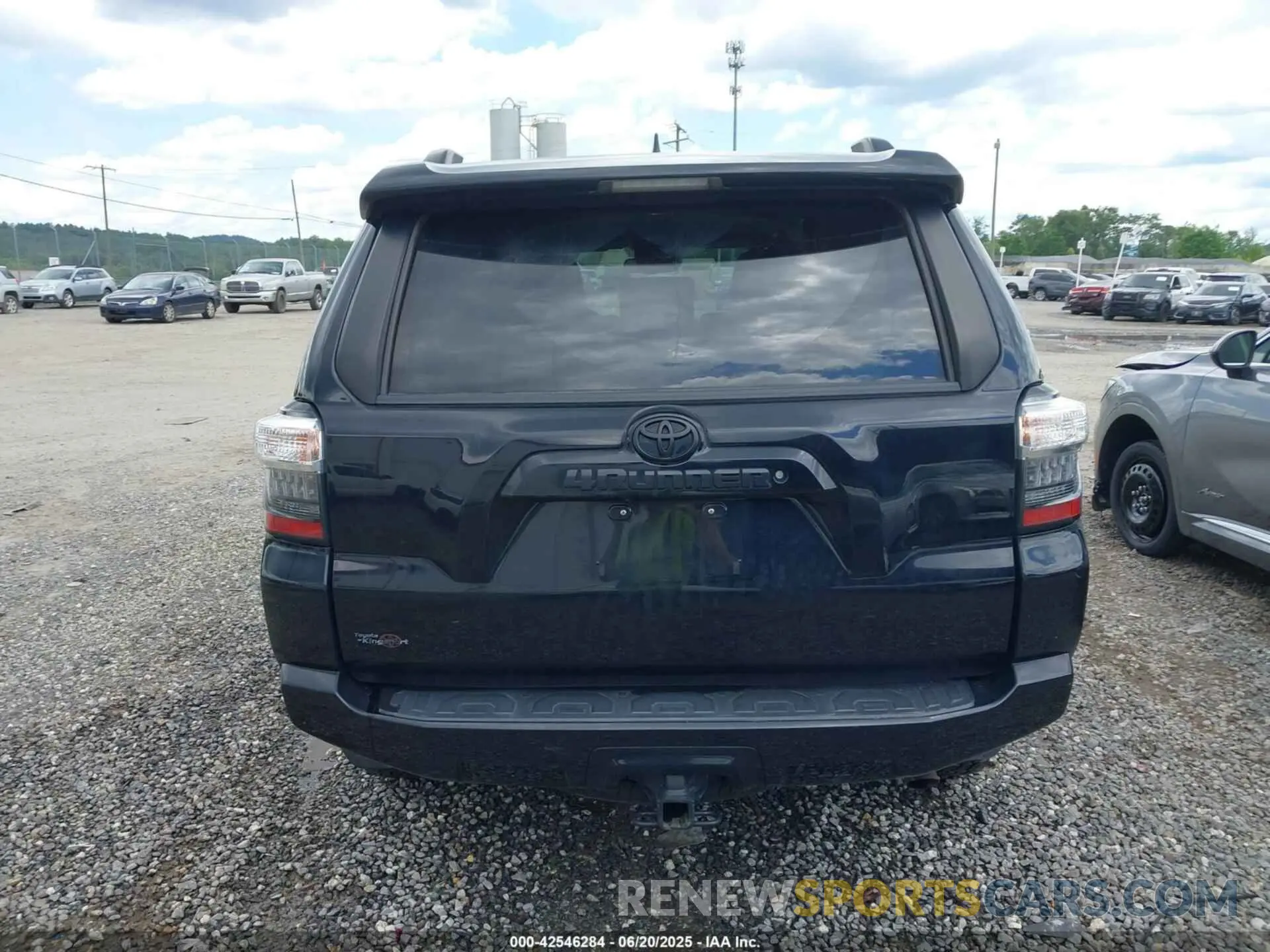 16 Photograph of a damaged car JTEMU5JR6M5882070 TOYOTA 4RUNNER 2021