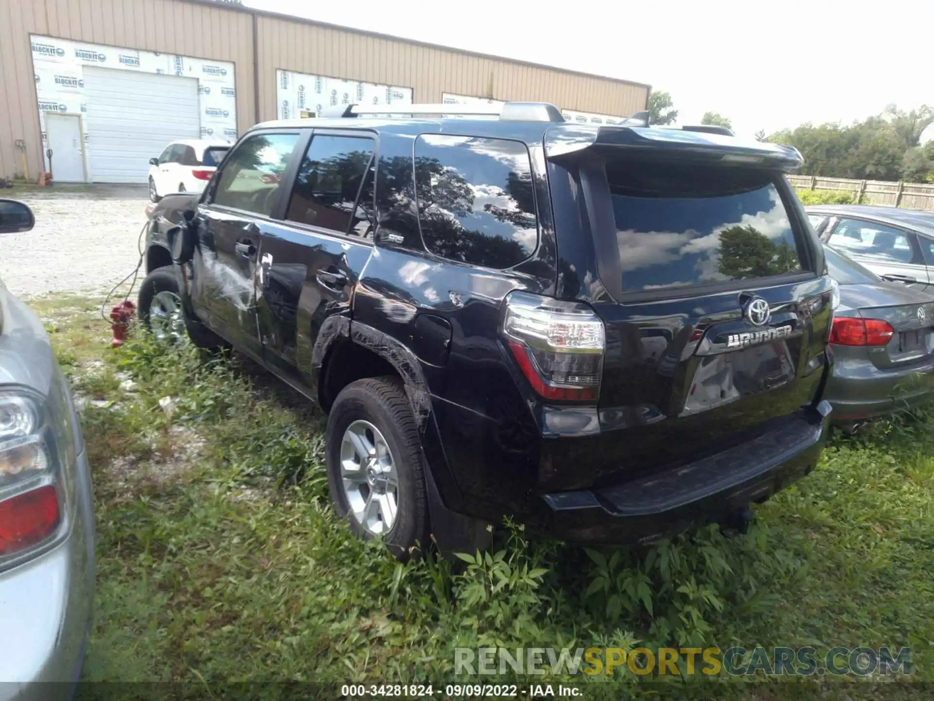 3 Photograph of a damaged car JTEMU5JR6M5895997 TOYOTA 4RUNNER 2021