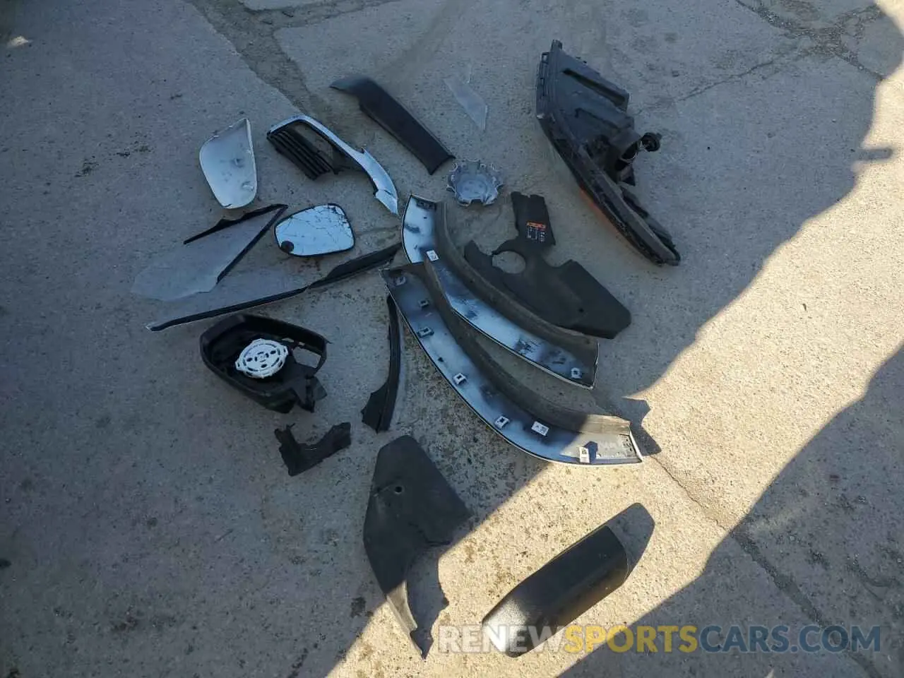 13 Photograph of a damaged car JTEMU5JR7M5868047 TOYOTA 4RUNNER 2021