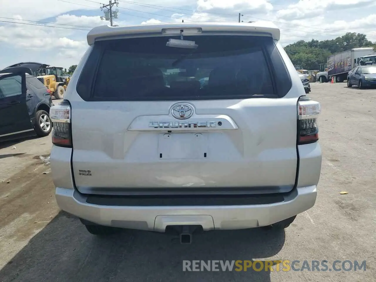 6 Photograph of a damaged car JTEMU5JR7M5875385 TOYOTA 4RUNNER 2021