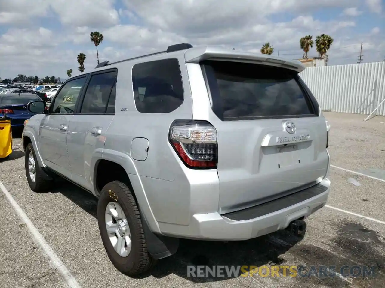 3 Photograph of a damaged car JTEMU5JR7M5882434 TOYOTA 4RUNNER 2021