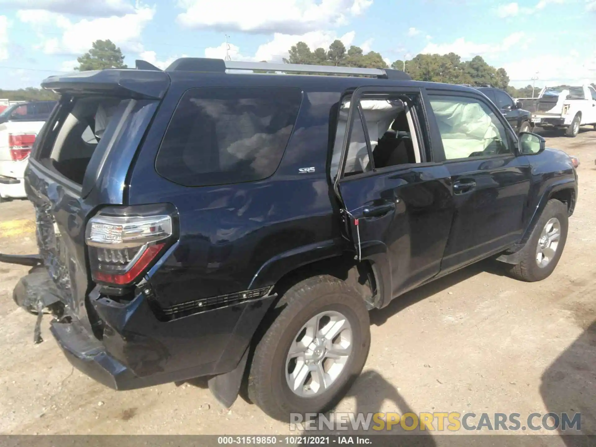 4 Photograph of a damaged car JTEMU5JR7M5888721 TOYOTA 4RUNNER 2021