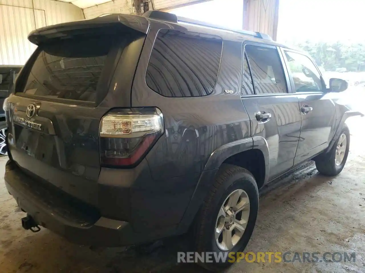 4 Photograph of a damaged car JTEMU5JR7M5904142 TOYOTA 4RUNNER 2021