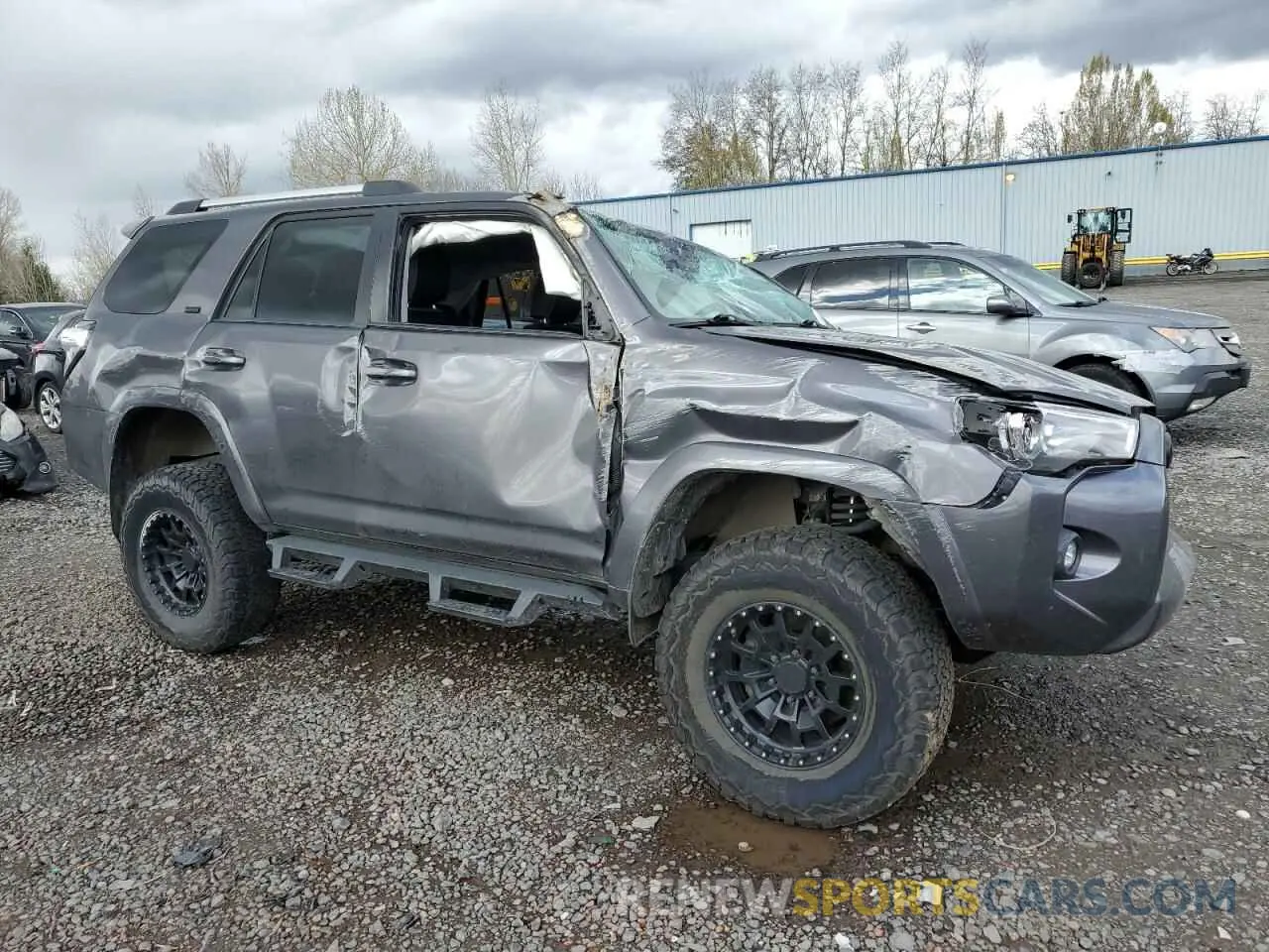 4 Photograph of a damaged car JTEMU5JR7M5928716 TOYOTA 4RUNNER 2021