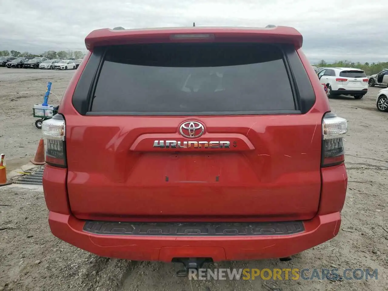 6 Photograph of a damaged car JTEMU5JR7M5933513 TOYOTA 4RUNNER 2021