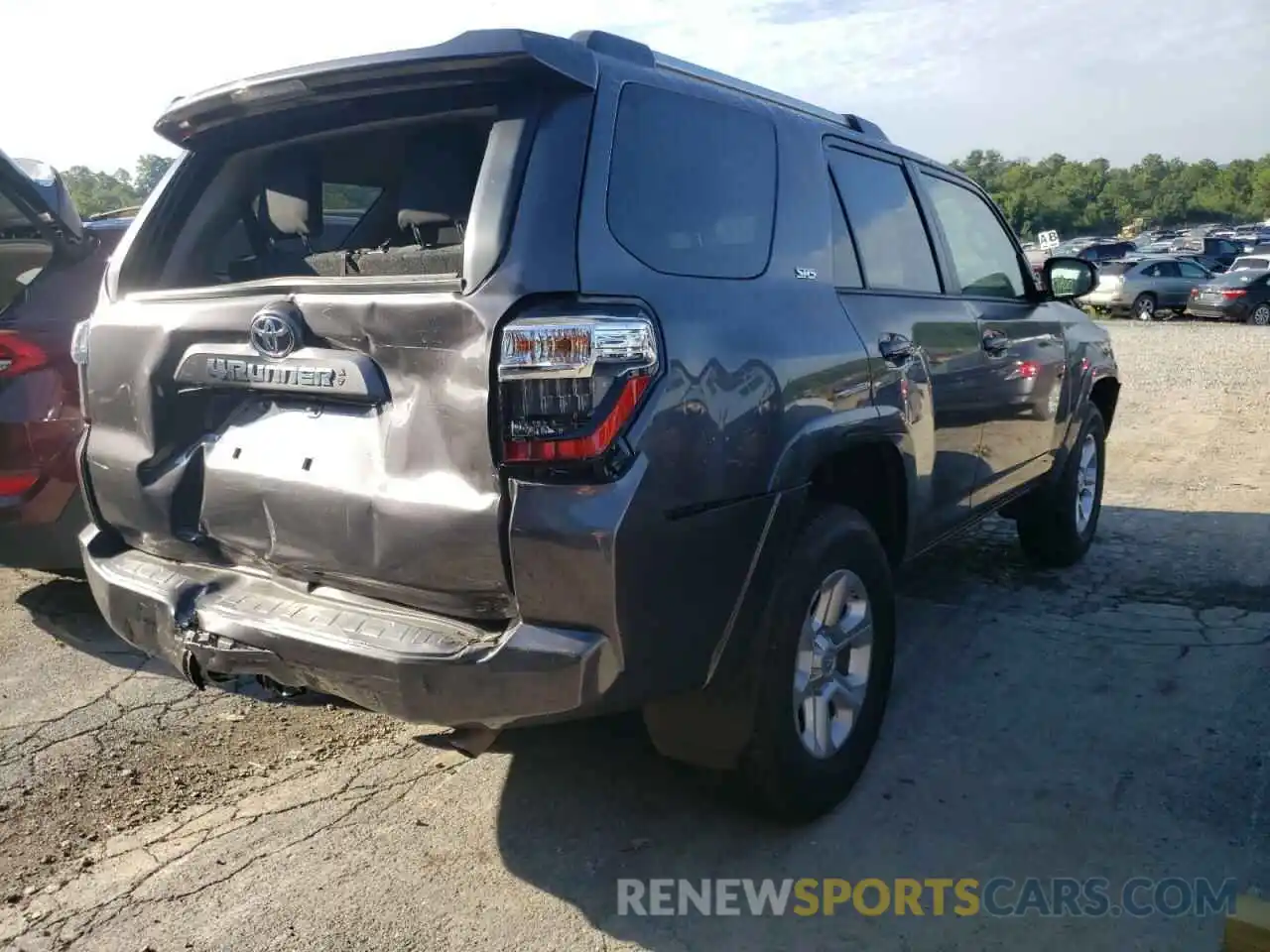 4 Photograph of a damaged car JTEMU5JR7M5955642 TOYOTA 4RUNNER 2021