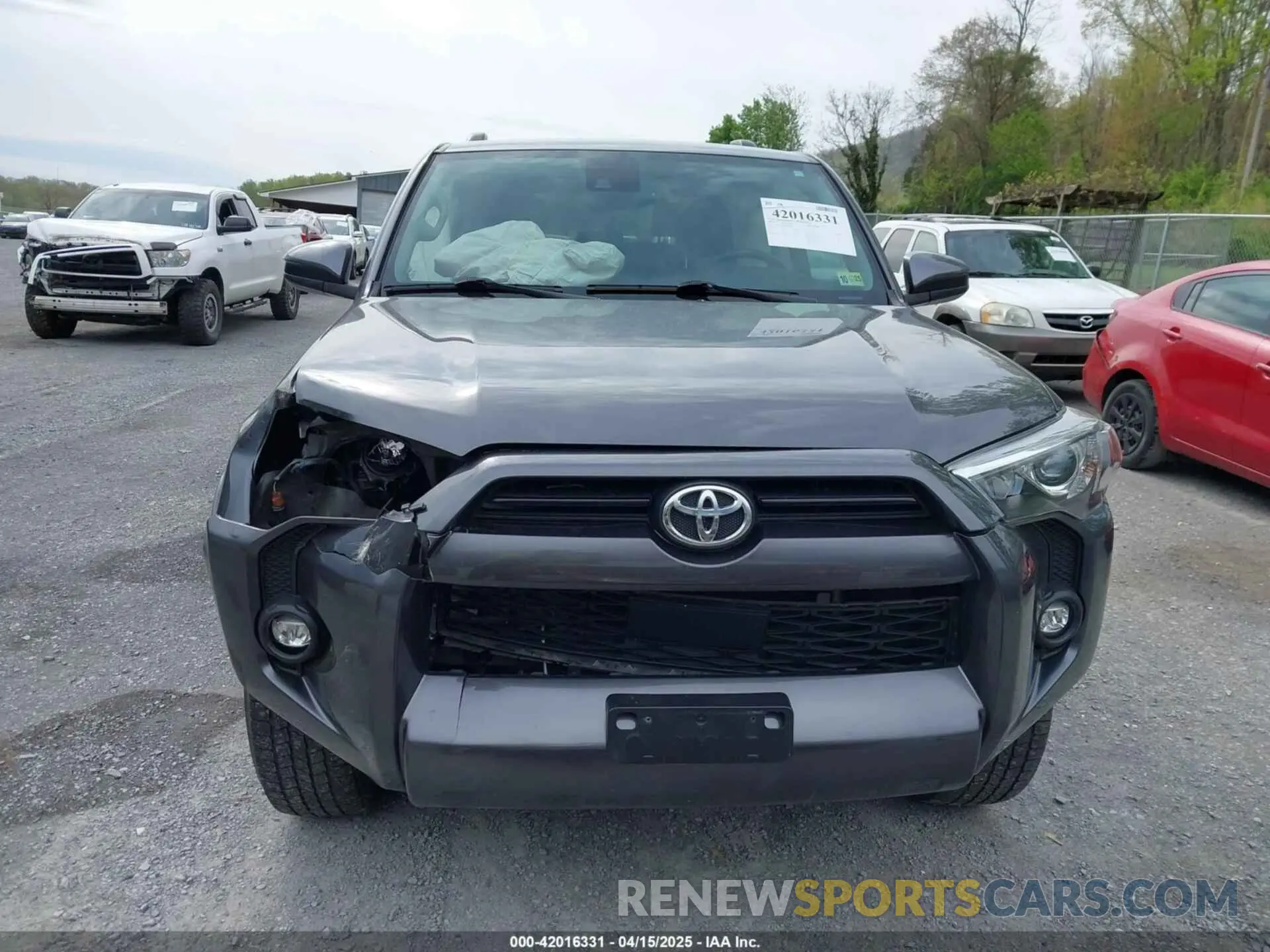 12 Photograph of a damaged car JTEMU5JR8M5855842 TOYOTA 4RUNNER 2021