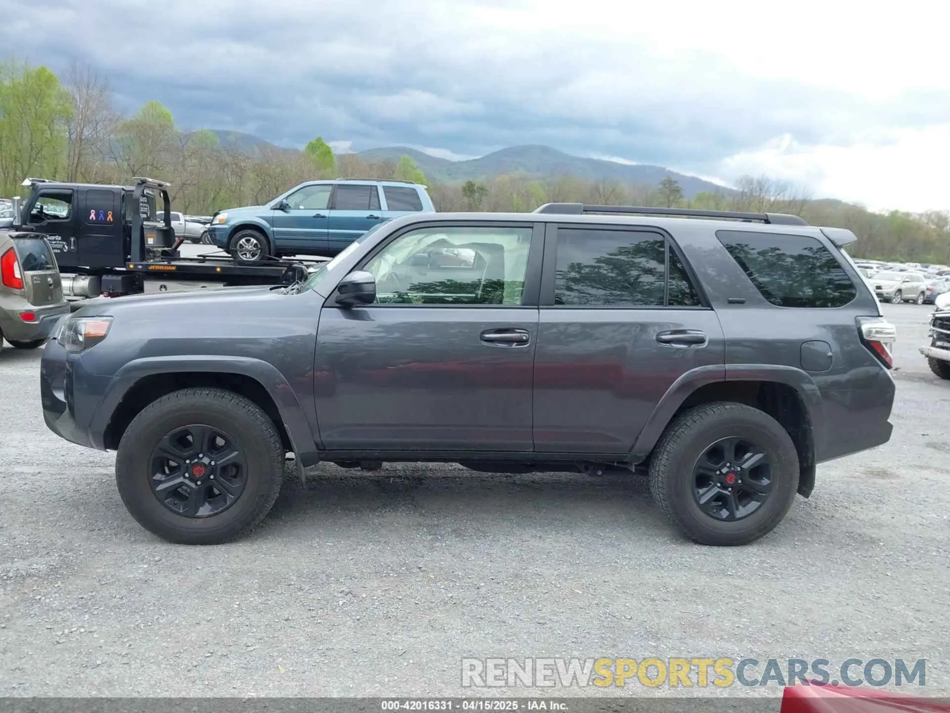 14 Photograph of a damaged car JTEMU5JR8M5855842 TOYOTA 4RUNNER 2021