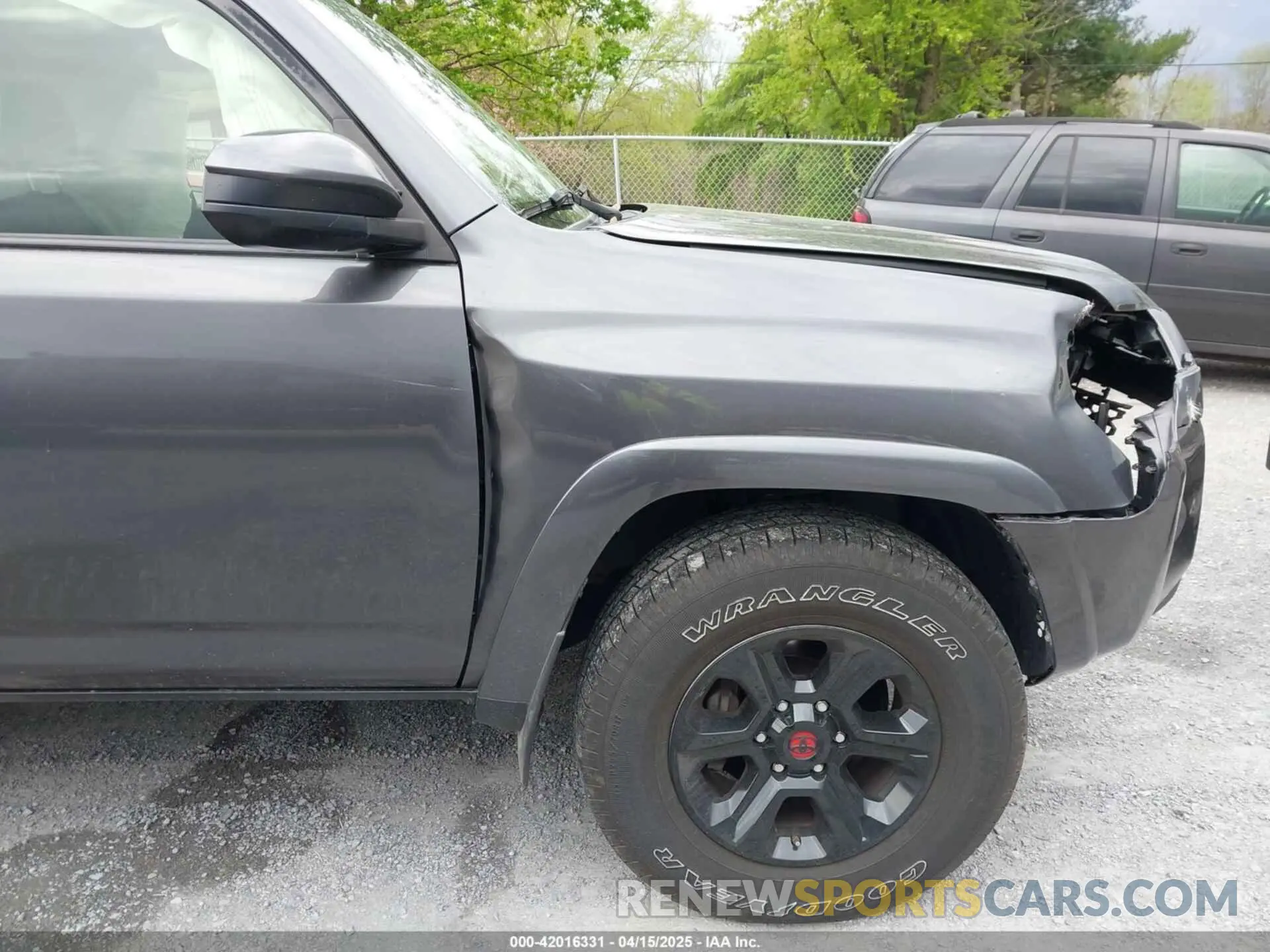 18 Photograph of a damaged car JTEMU5JR8M5855842 TOYOTA 4RUNNER 2021