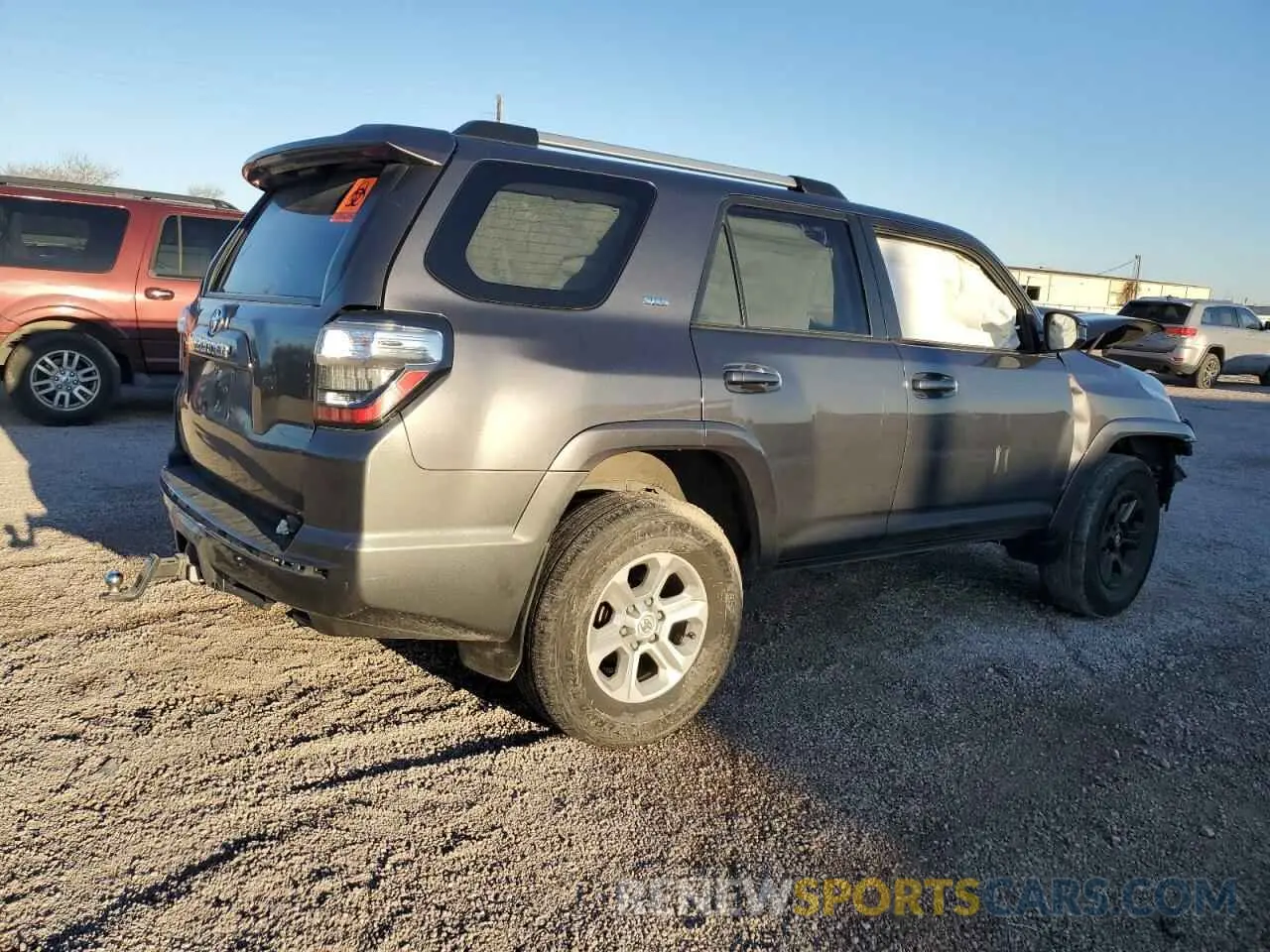3 Photograph of a damaged car JTEMU5JR8M5866355 TOYOTA 4RUNNER 2021
