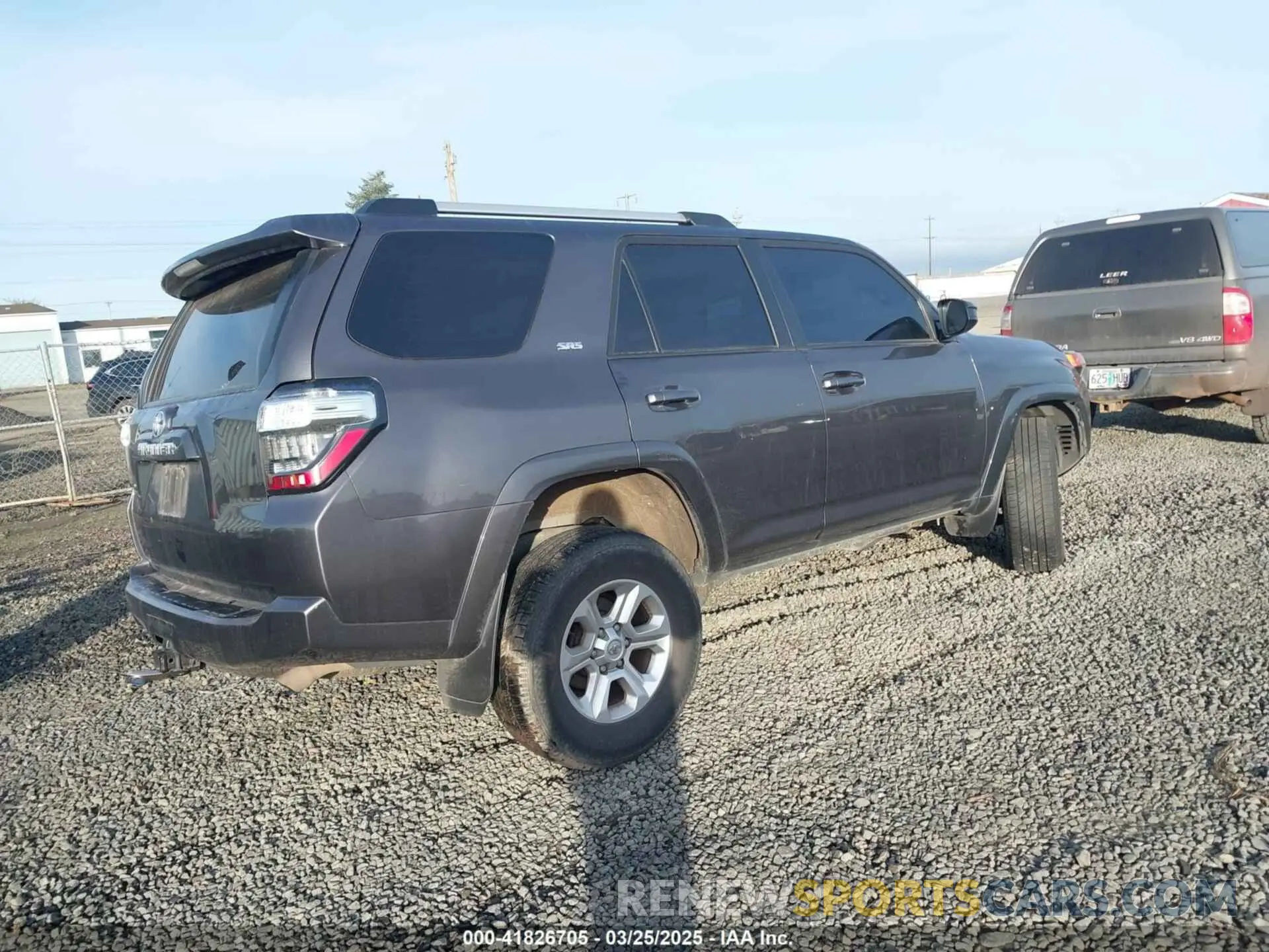 4 Photograph of a damaged car JTEMU5JR8M5878358 TOYOTA 4RUNNER 2021