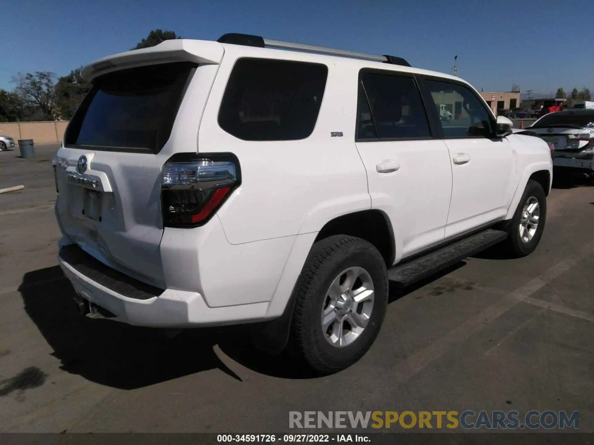 4 Photograph of a damaged car JTEMU5JR8M5942107 TOYOTA 4RUNNER 2021