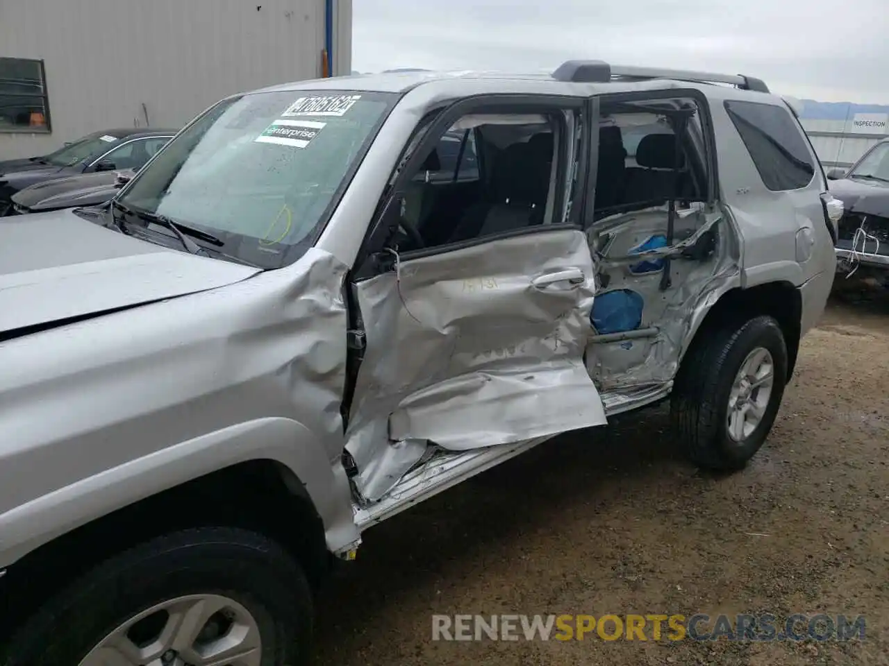 10 Photograph of a damaged car JTEMU5JR8M5954659 TOYOTA 4RUNNER 2021