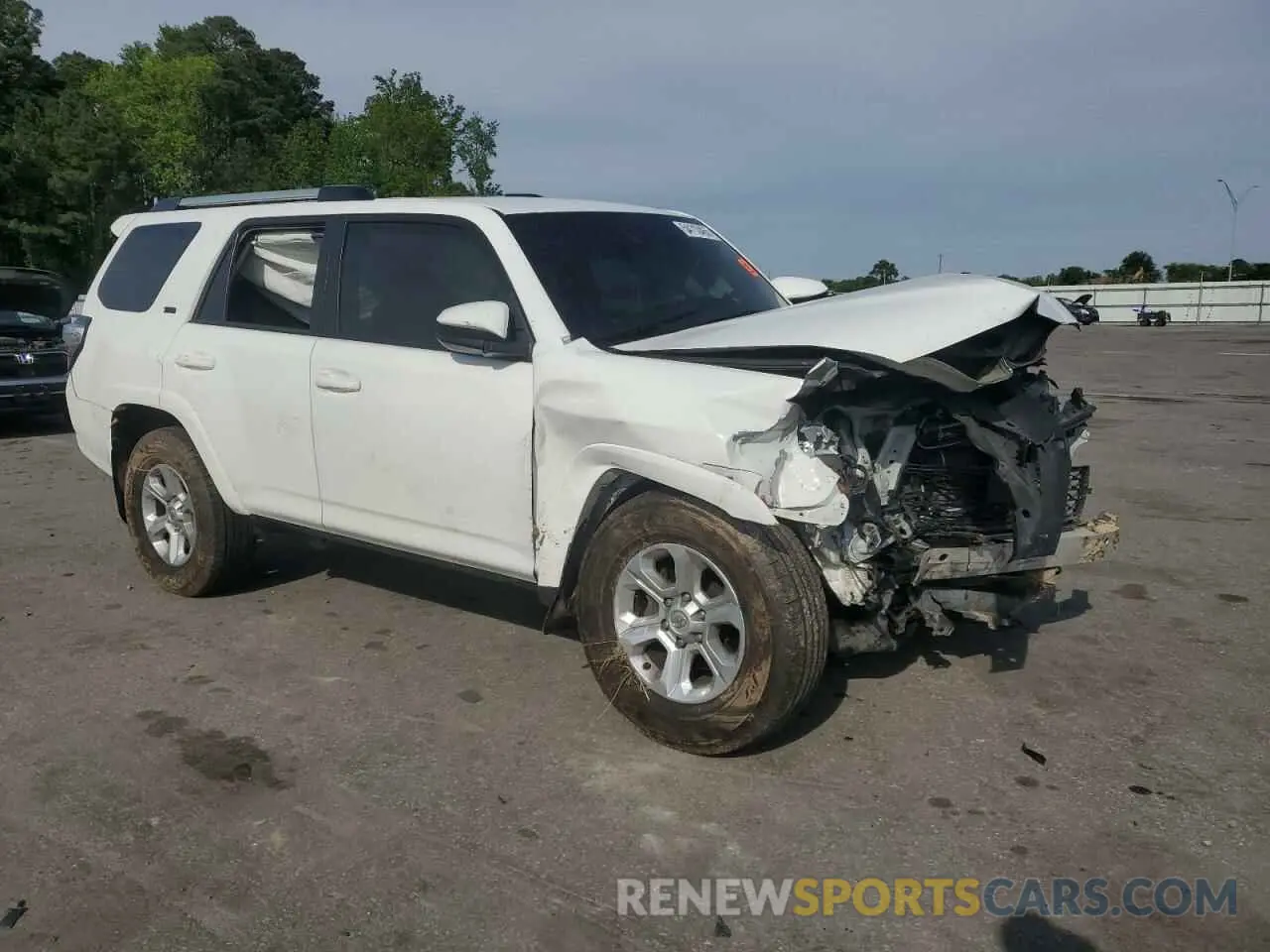 4 Photograph of a damaged car JTEMU5JR9M5895976 TOYOTA 4RUNNER 2021