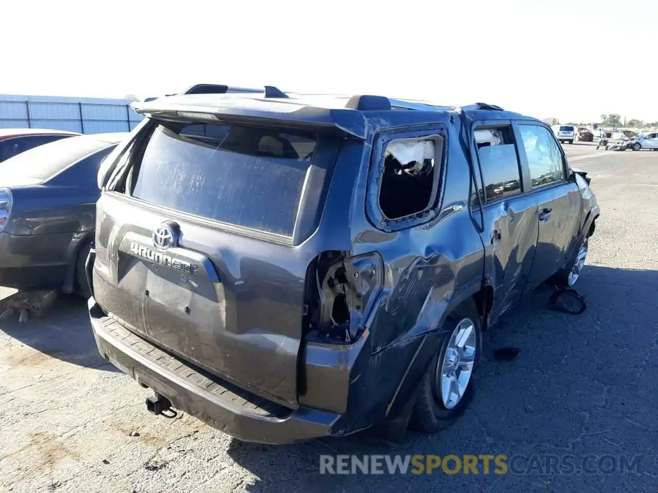 4 Photograph of a damaged car JTEMU5JR9M5902974 TOYOTA 4RUNNER 2021