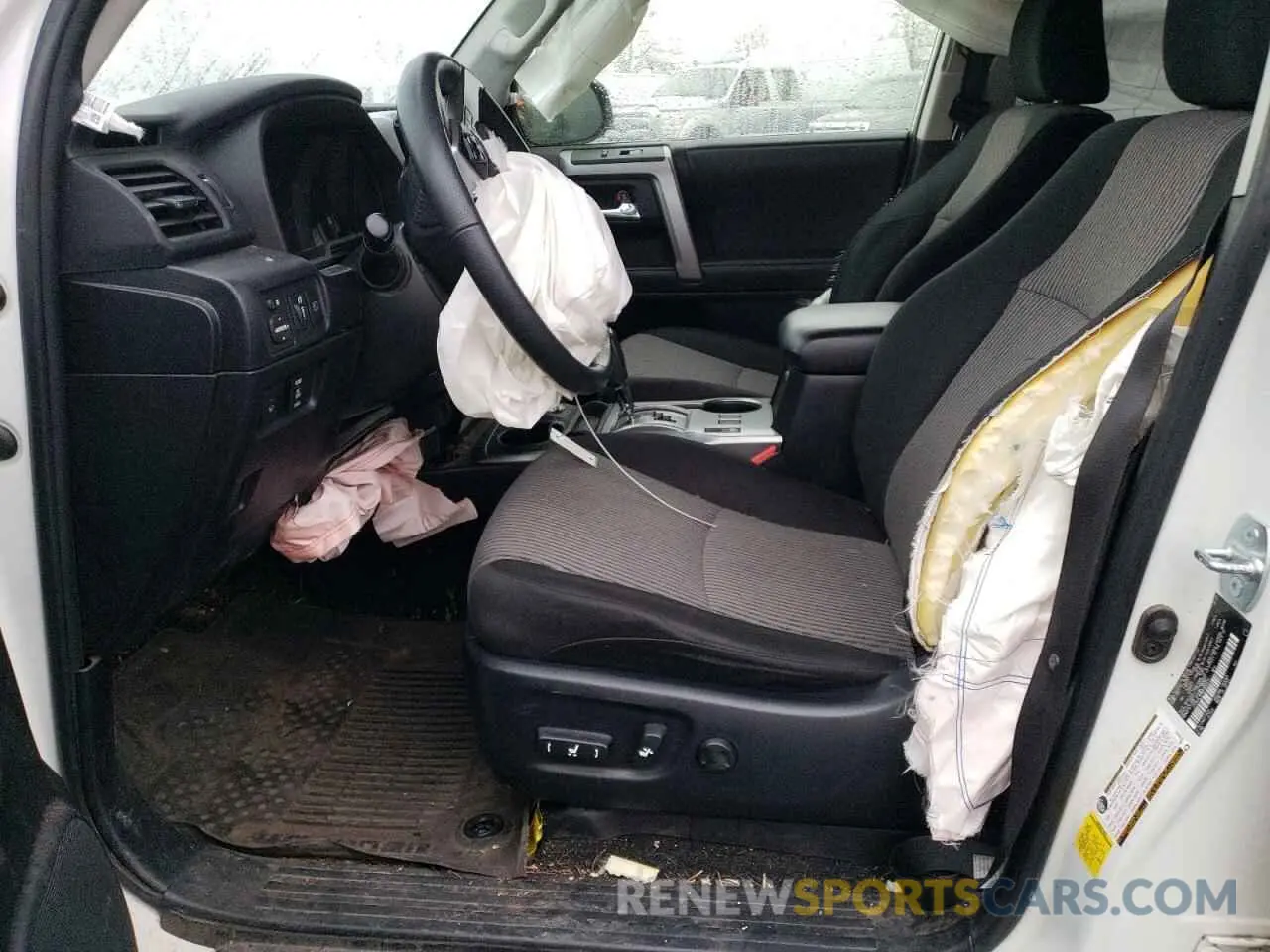 7 Photograph of a damaged car JTEMU5JR9M5906071 TOYOTA 4RUNNER 2021