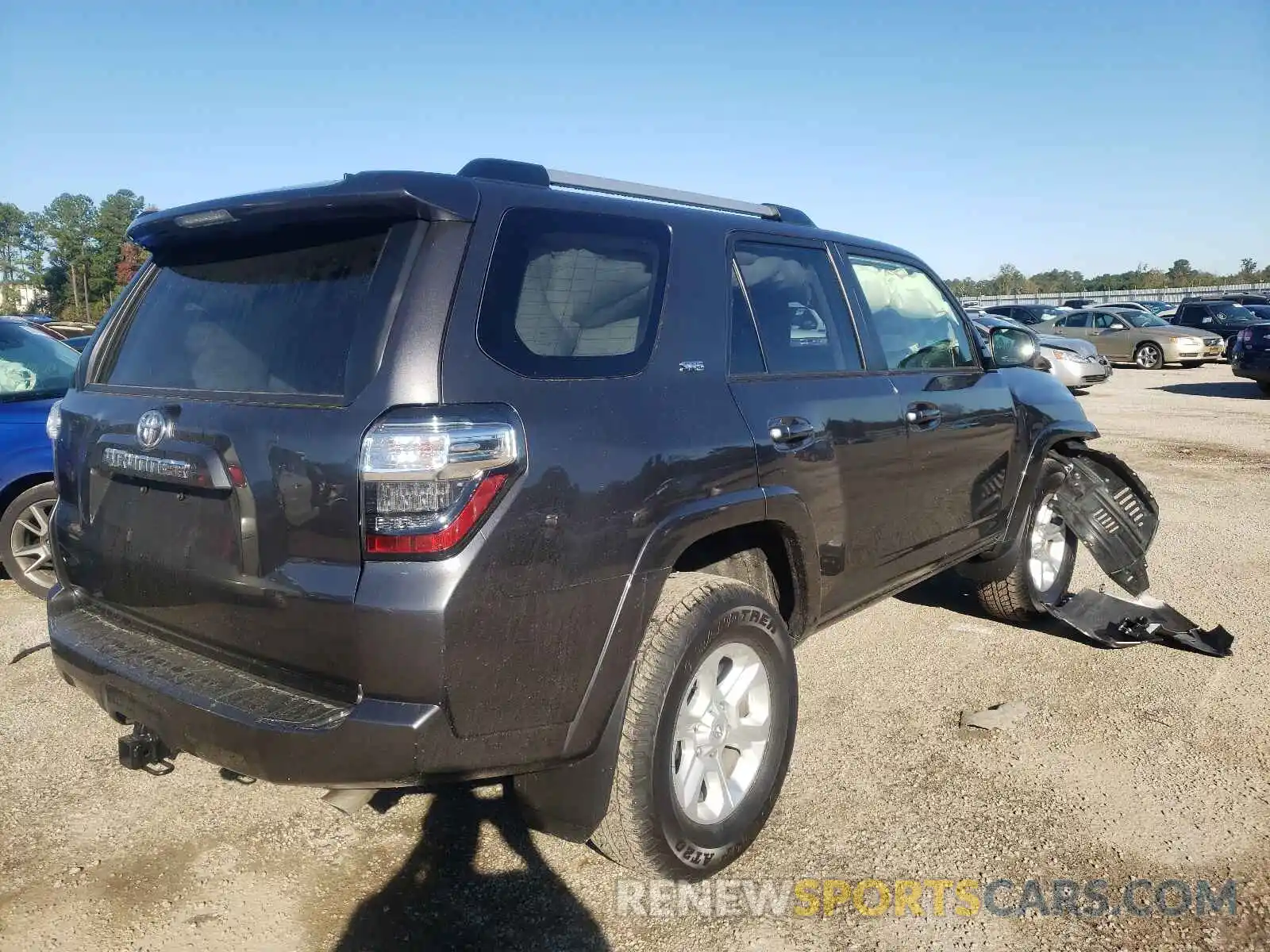 4 Photograph of a damaged car JTEMU5JR9M5915112 TOYOTA 4RUNNER 2021