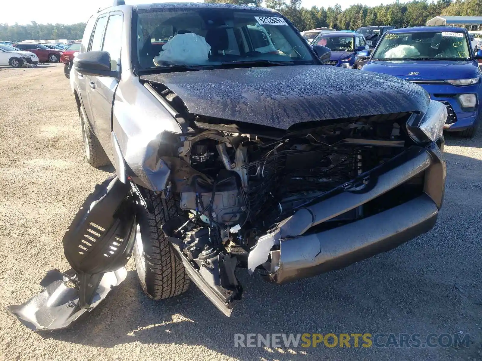 9 Photograph of a damaged car JTEMU5JR9M5915112 TOYOTA 4RUNNER 2021