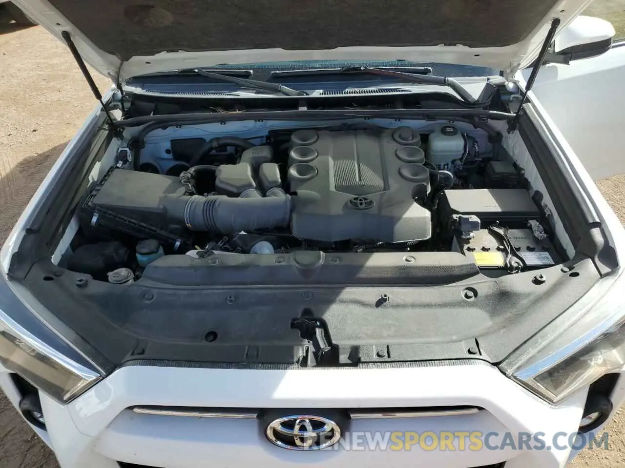 12 Photograph of a damaged car JTEMU5JR9M5925509 TOYOTA 4RUNNER 2021