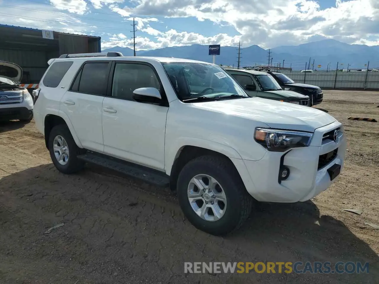 4 Photograph of a damaged car JTEMU5JR9M5925509 TOYOTA 4RUNNER 2021