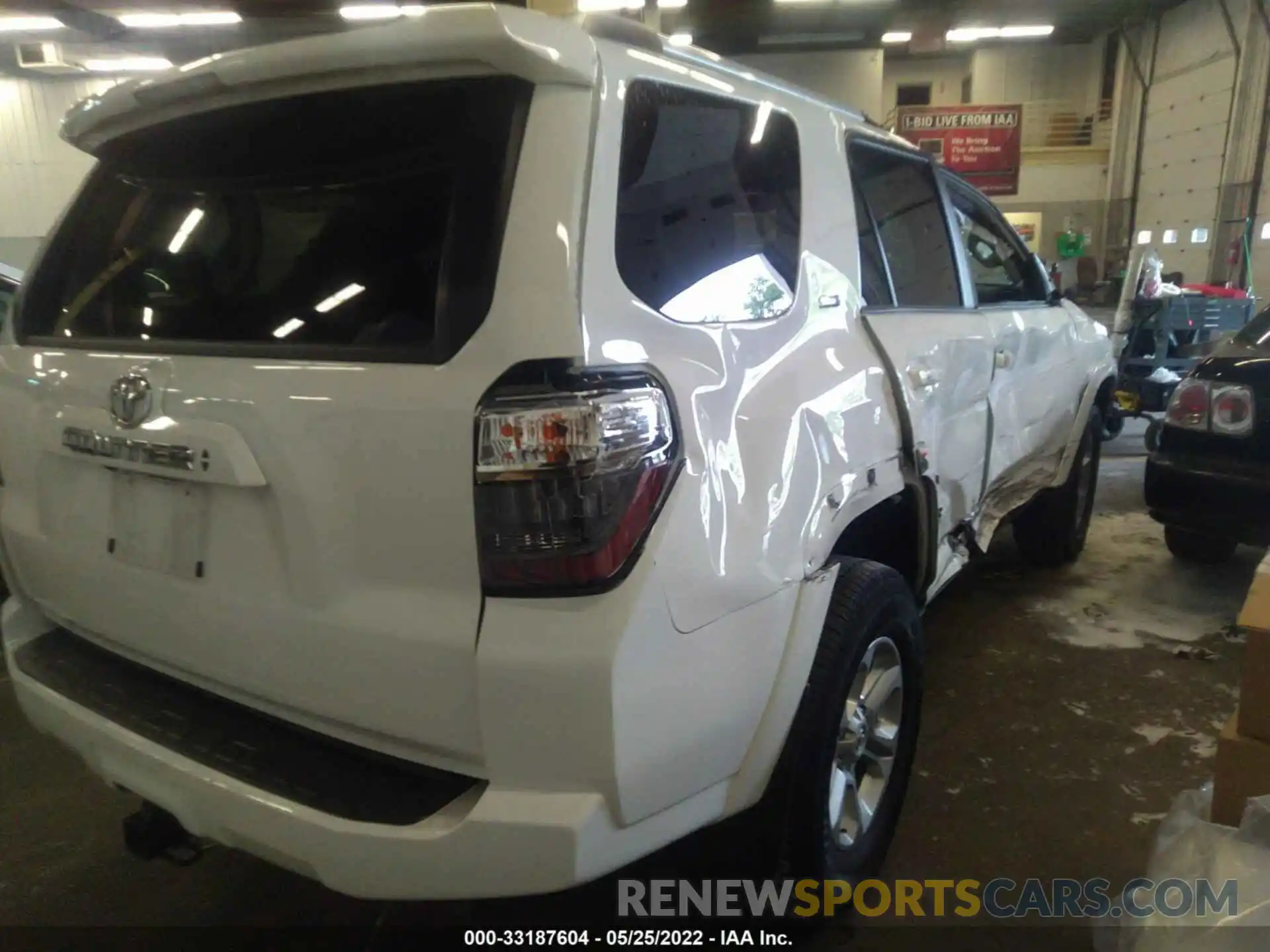 4 Photograph of a damaged car JTENU5JR0M5874406 TOYOTA 4RUNNER 2021