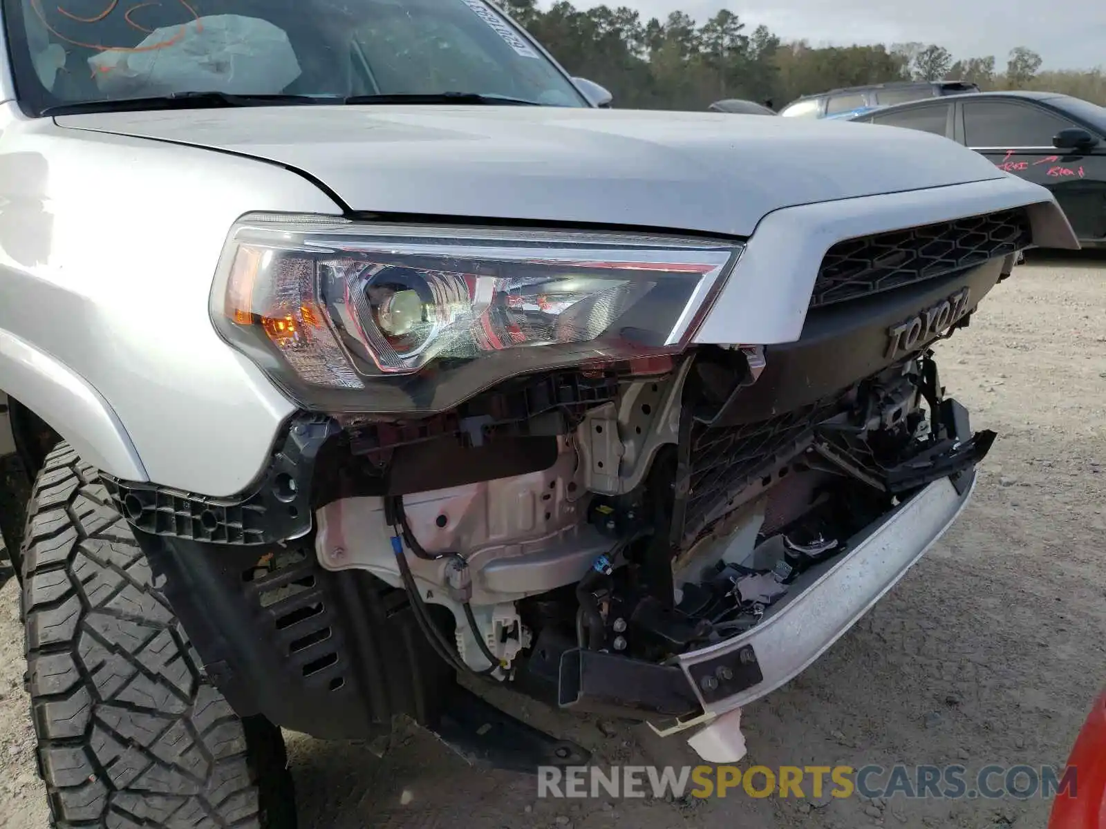 9 Photograph of a damaged car JTENU5JR0M5884238 TOYOTA 4RUNNER 2021