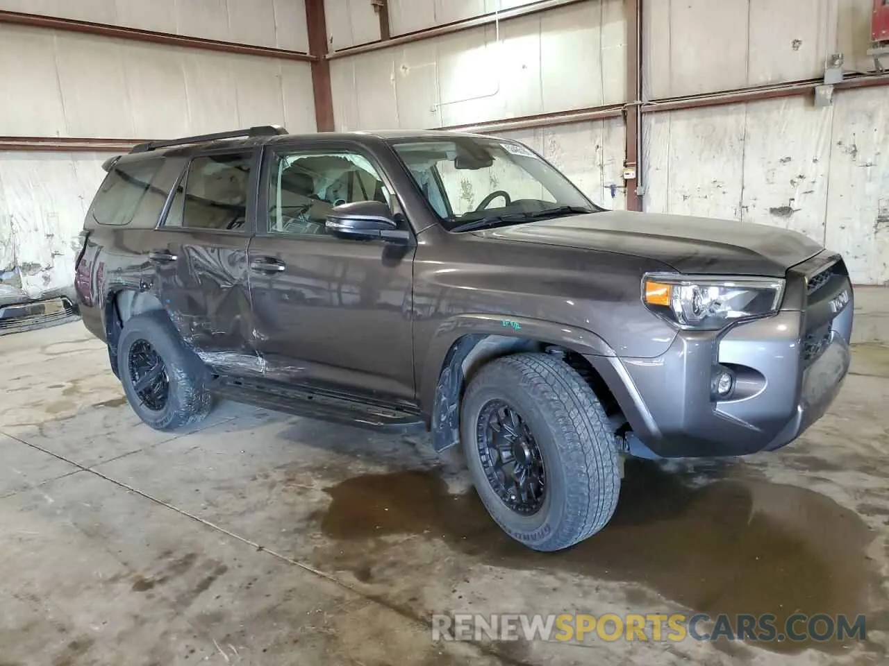 4 Photograph of a damaged car JTENU5JR0M5945913 TOYOTA 4RUNNER 2021