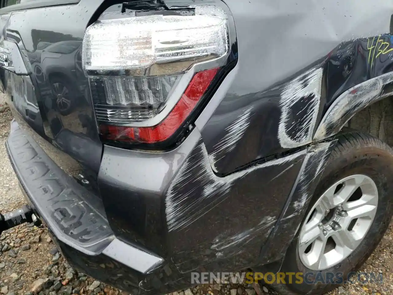 9 Photograph of a damaged car JTENU5JR0M5946561 TOYOTA 4RUNNER 2021