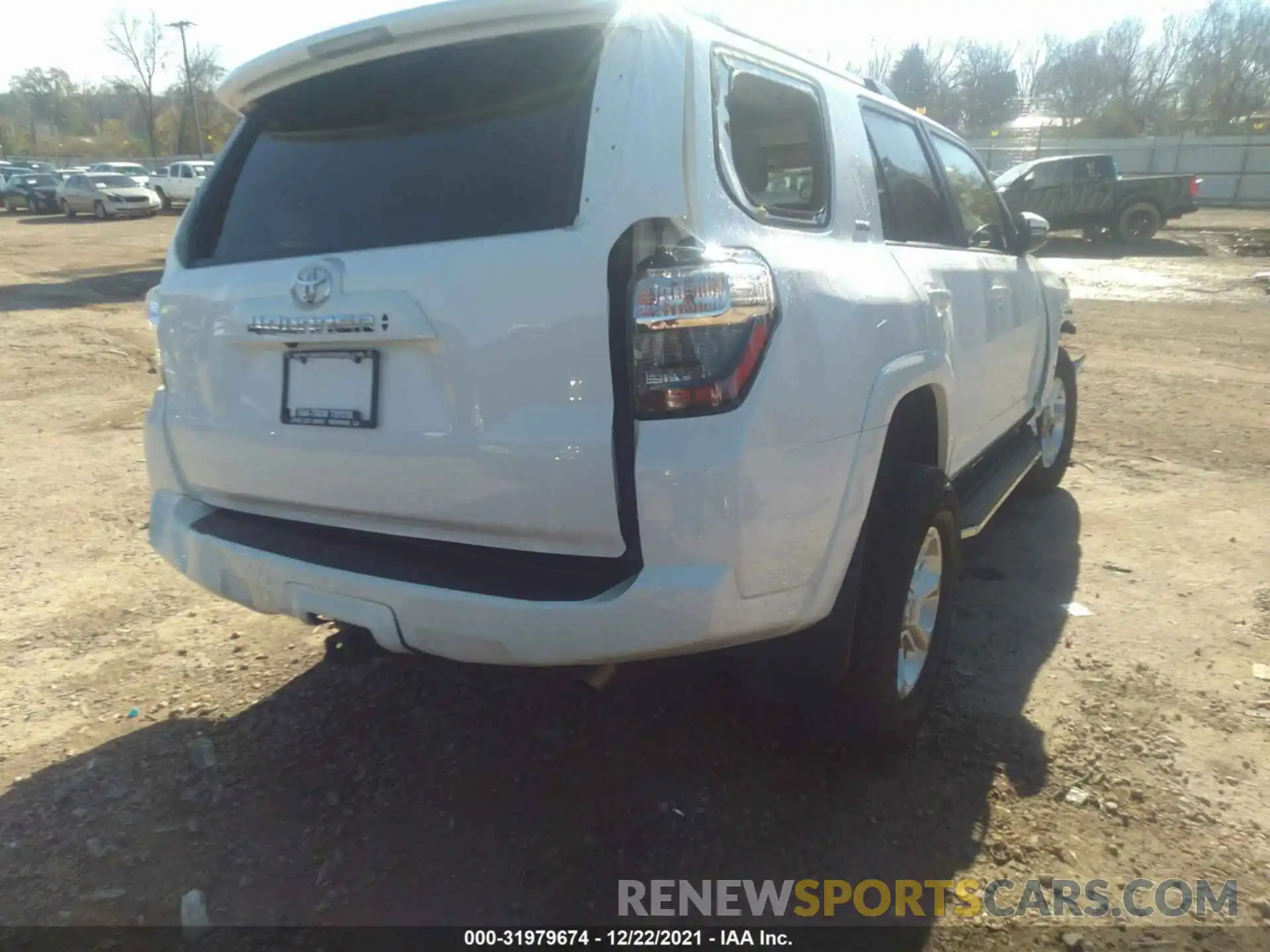 4 Photograph of a damaged car JTENU5JR1M5942616 TOYOTA 4RUNNER 2021