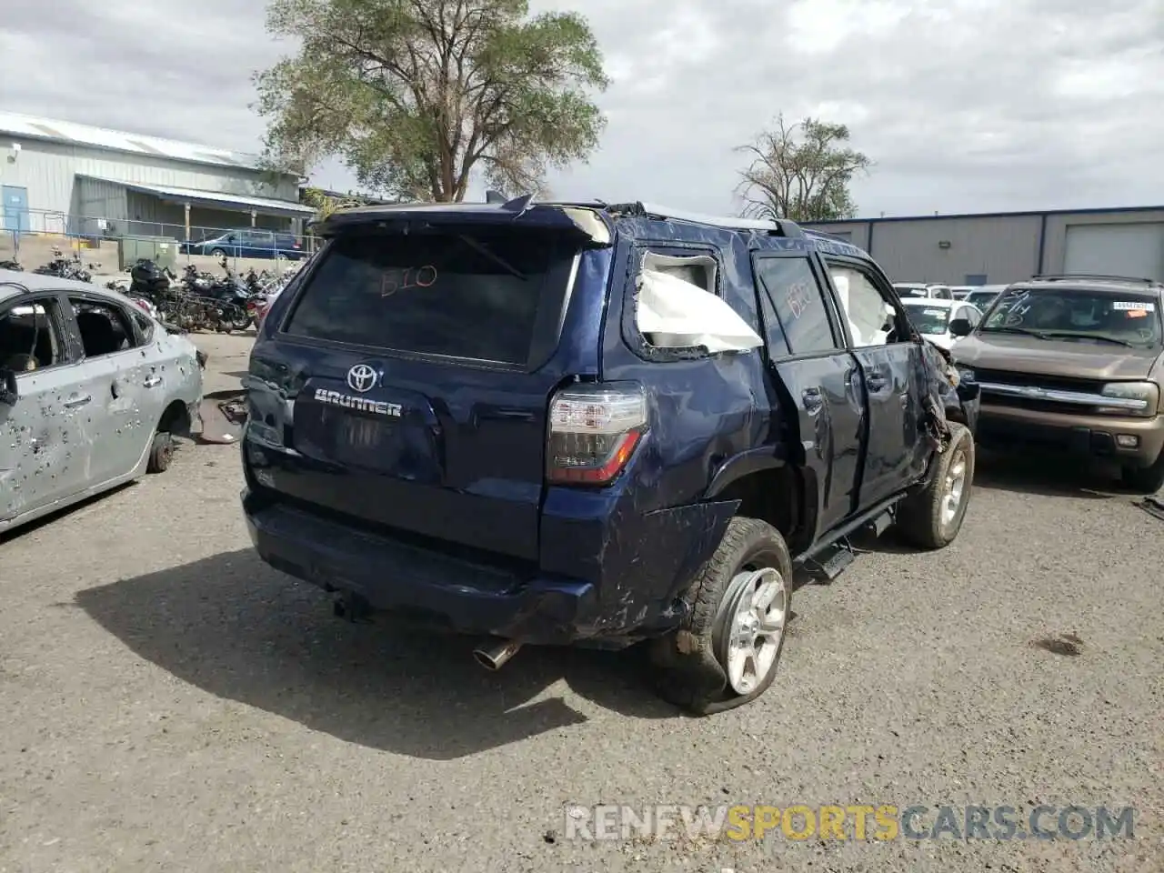 4 Photograph of a damaged car JTENU5JR2M5919331 TOYOTA 4RUNNER 2021