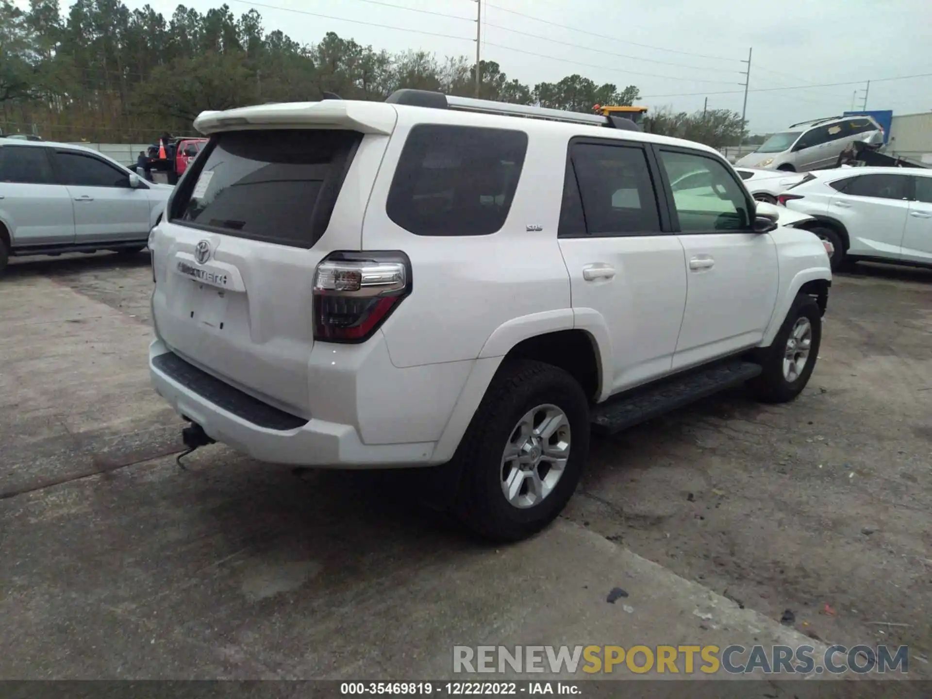 4 Photograph of a damaged car JTENU5JR2M5930670 TOYOTA 4RUNNER 2021