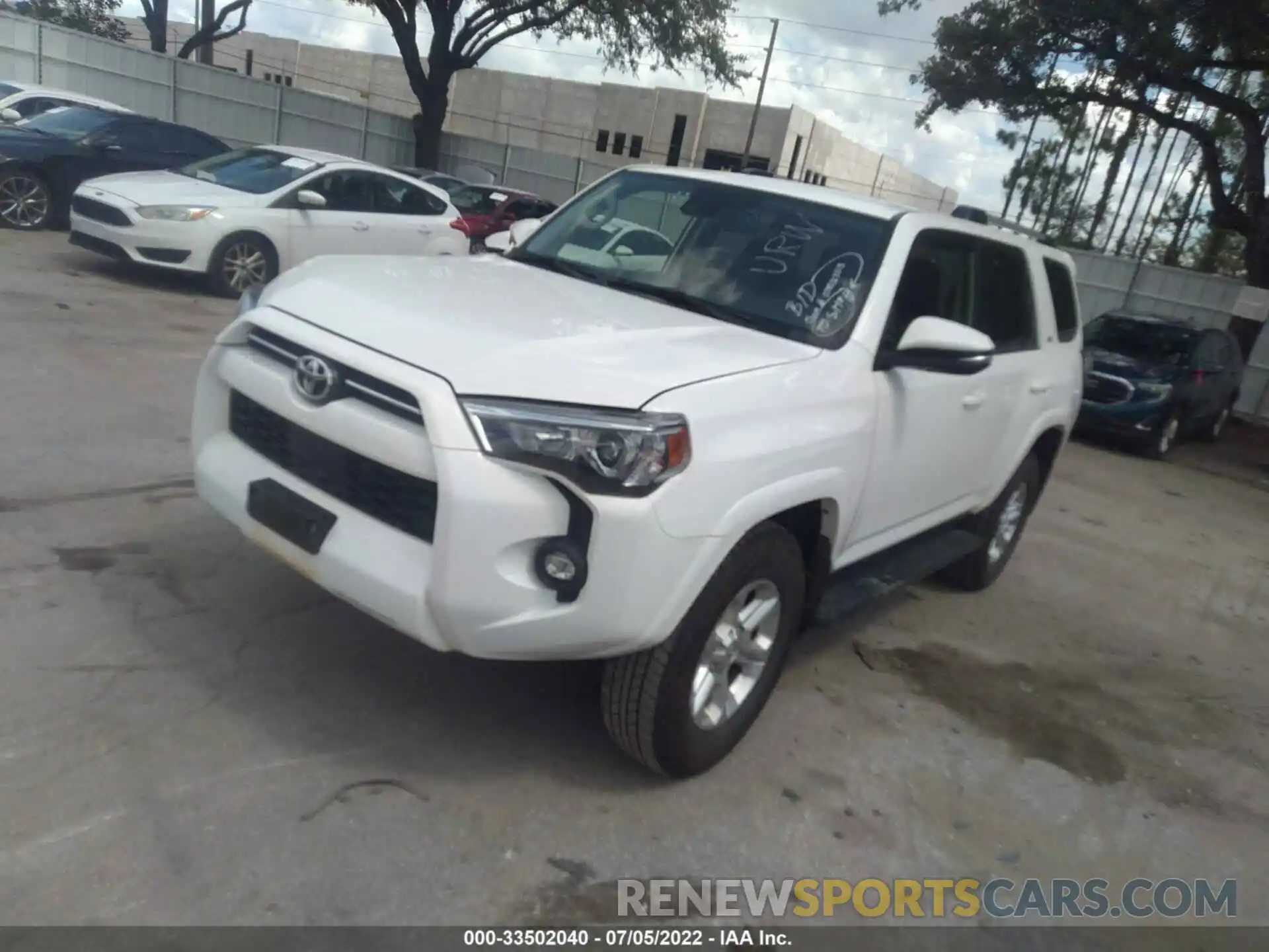 2 Photograph of a damaged car JTENU5JR2M5935724 TOYOTA 4RUNNER 2021