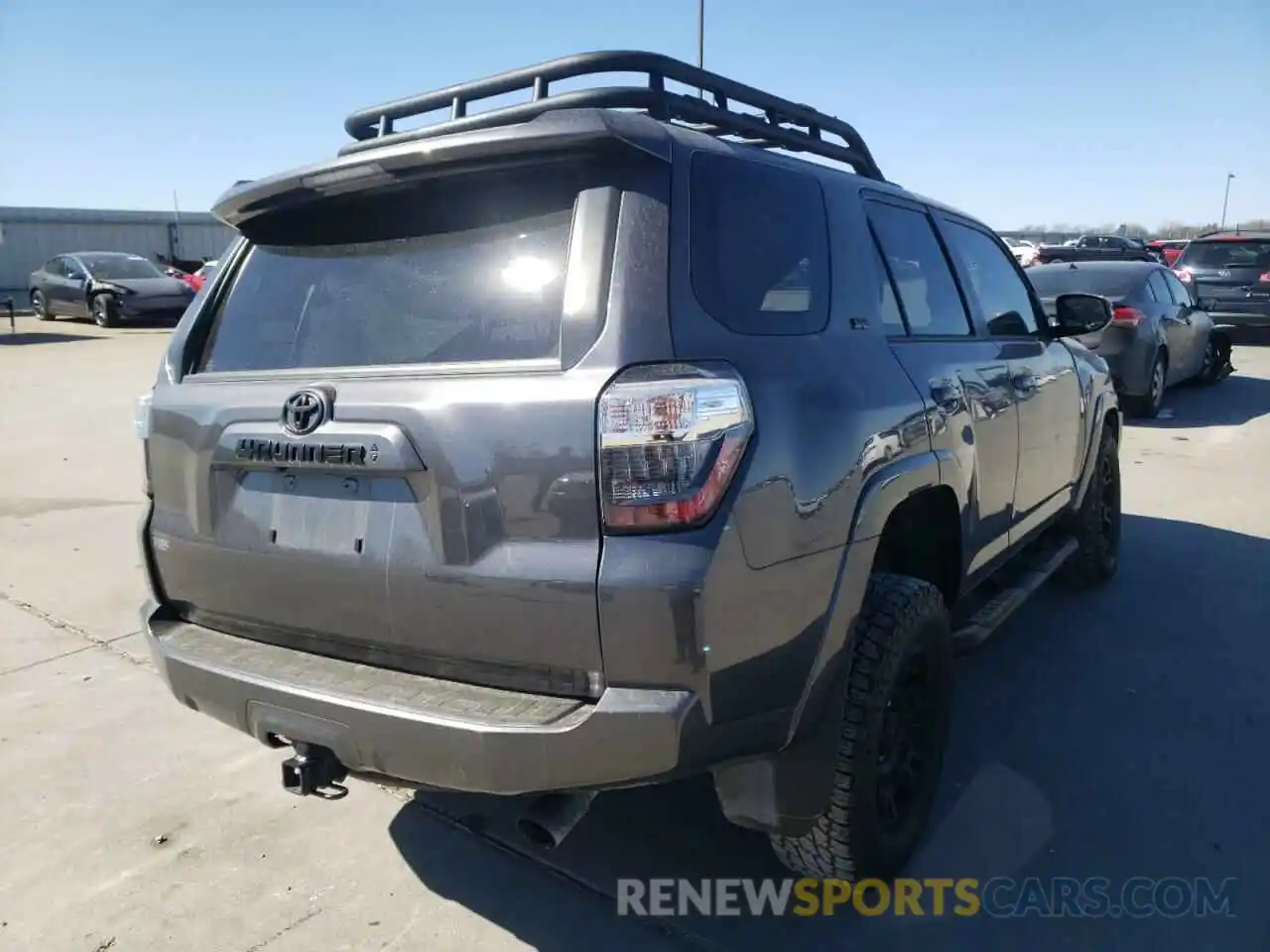 4 Photograph of a damaged car JTENU5JR2M5967914 TOYOTA 4RUNNER 2021