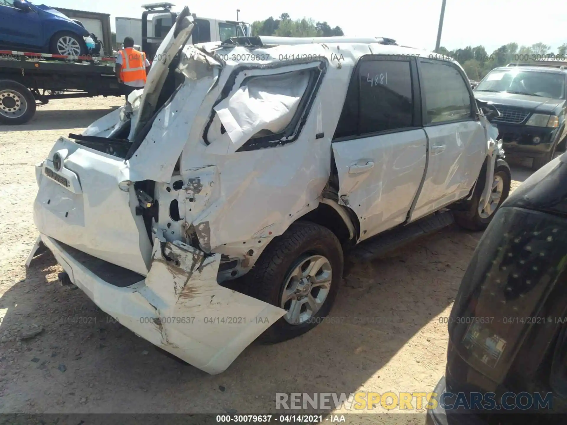 4 Photograph of a damaged car JTENU5JR3M5884881 TOYOTA 4RUNNER 2021