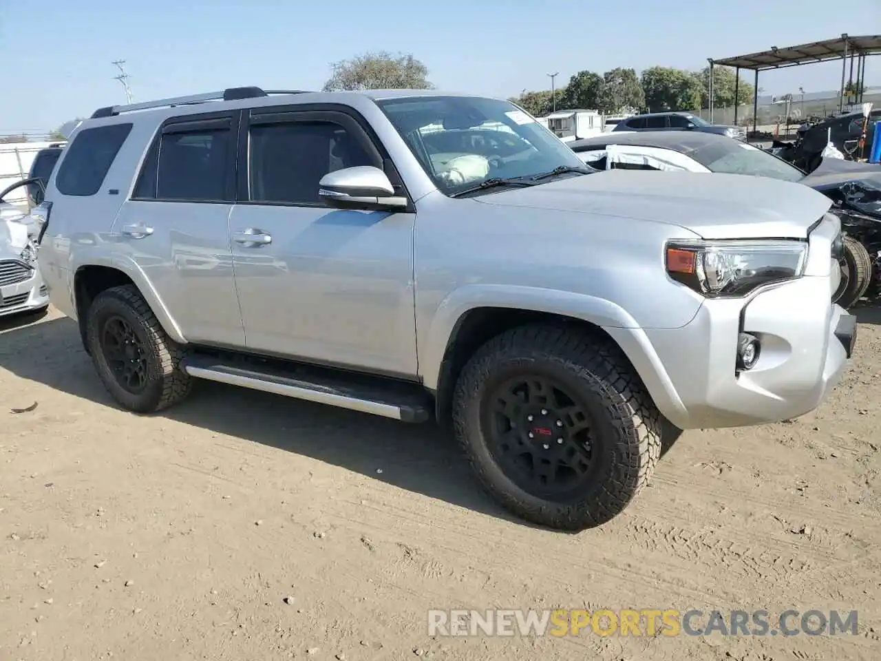 4 Photograph of a damaged car JTENU5JR4M5874960 TOYOTA 4RUNNER 2021