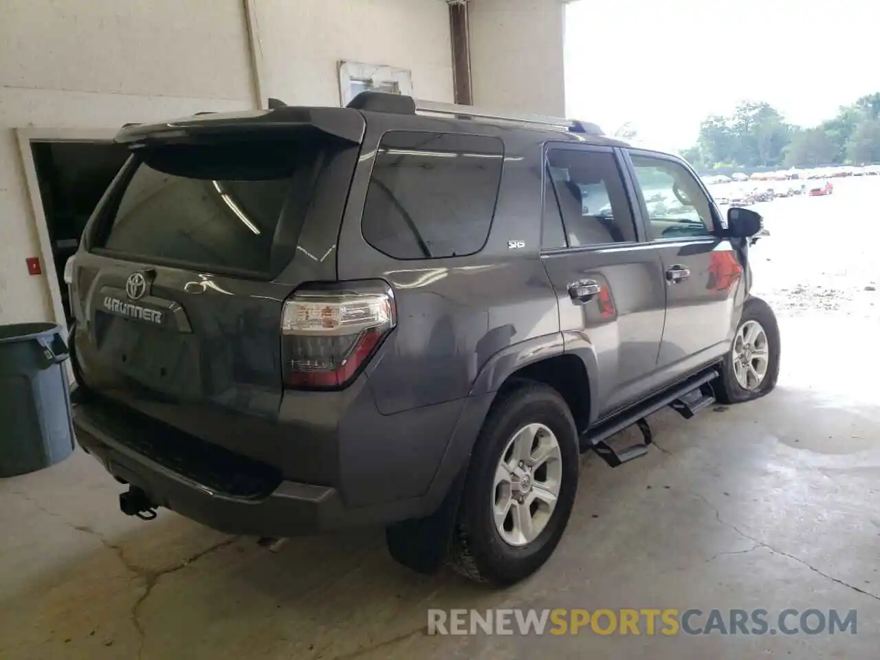 4 Photograph of a damaged car JTENU5JR5M5853048 TOYOTA 4RUNNER 2021