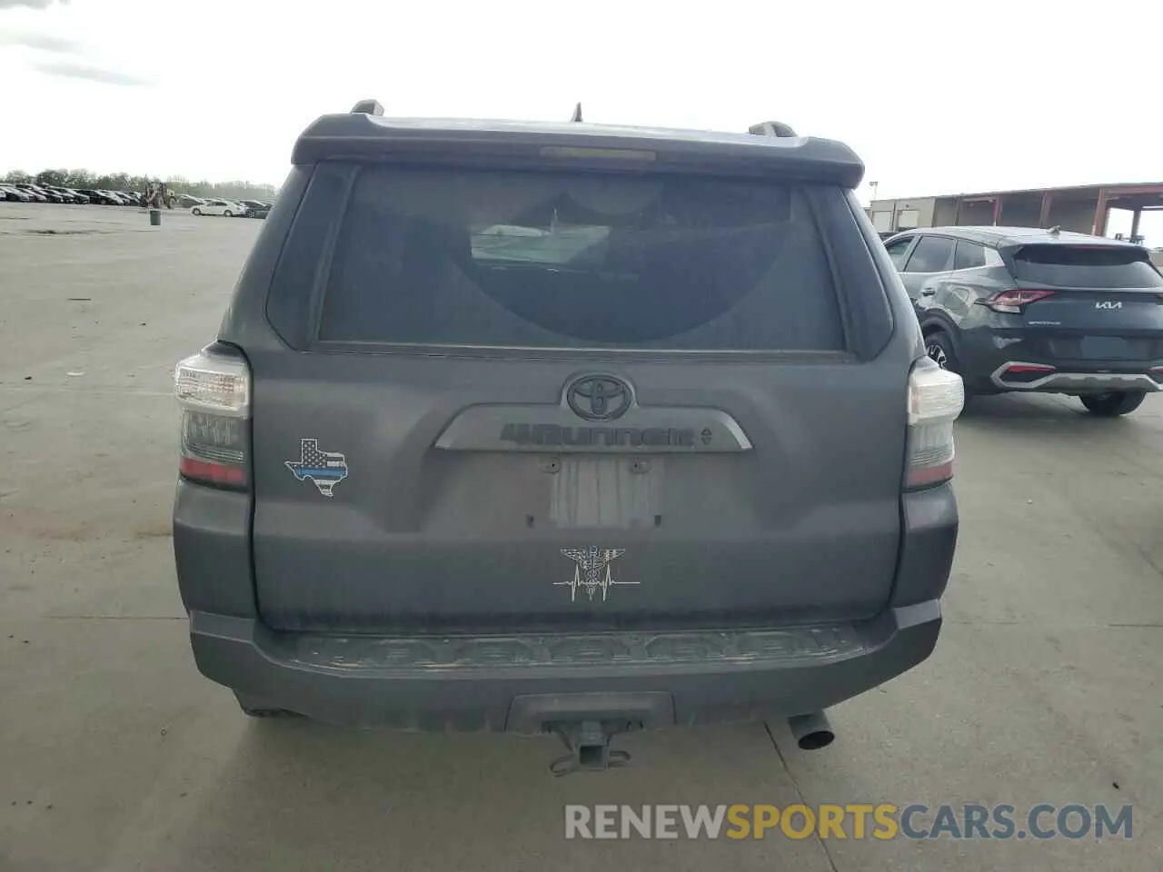 6 Photograph of a damaged car JTENU5JR5M5886633 TOYOTA 4RUNNER 2021