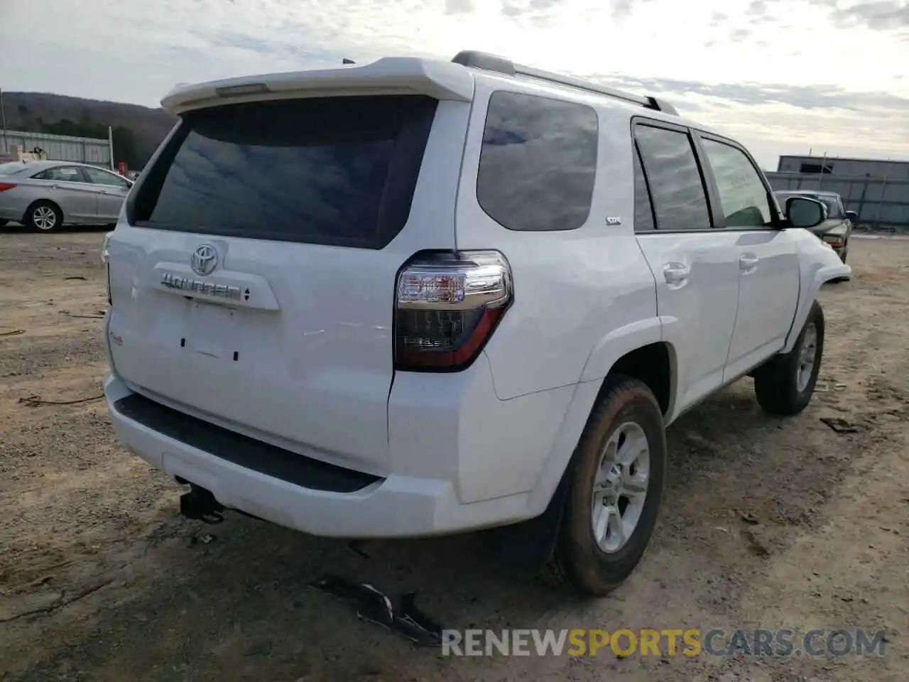 4 Photograph of a damaged car JTENU5JR5M5921087 TOYOTA 4RUNNER 2021