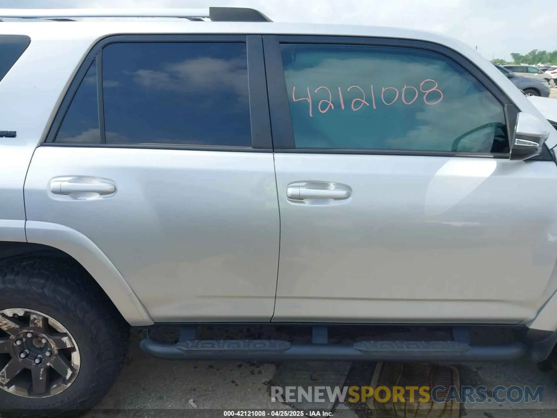 13 Photograph of a damaged car JTENU5JR5M5946894 TOYOTA 4RUNNER 2021