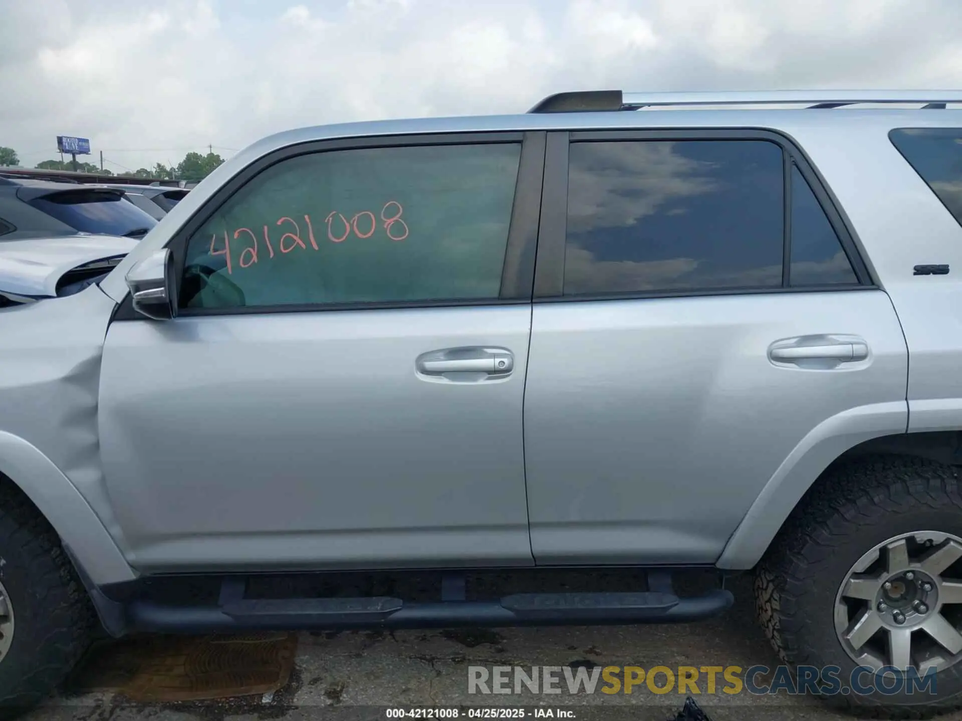 14 Photograph of a damaged car JTENU5JR5M5946894 TOYOTA 4RUNNER 2021