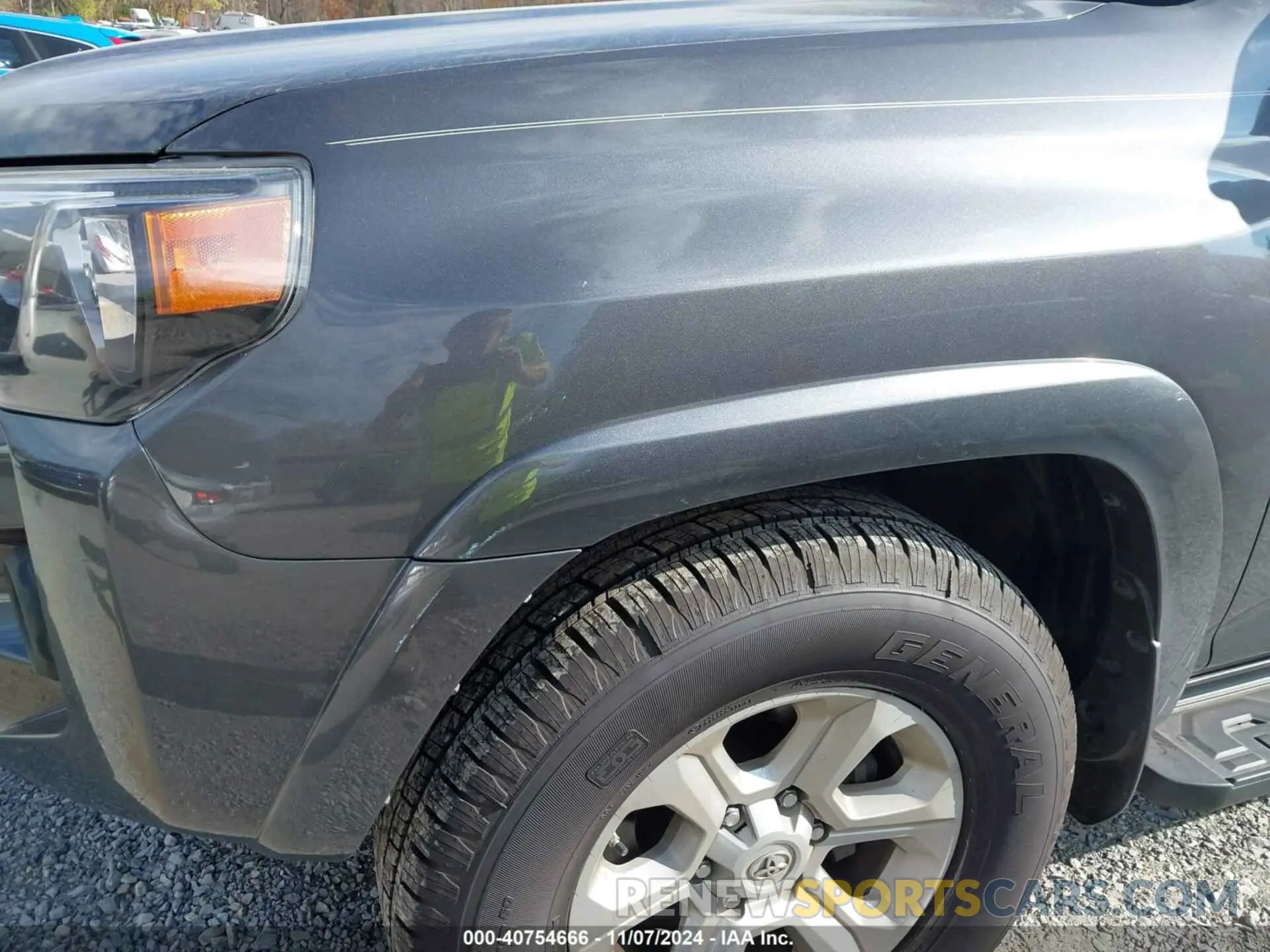 19 Photograph of a damaged car JTENU5JR6M5846545 TOYOTA 4RUNNER 2021