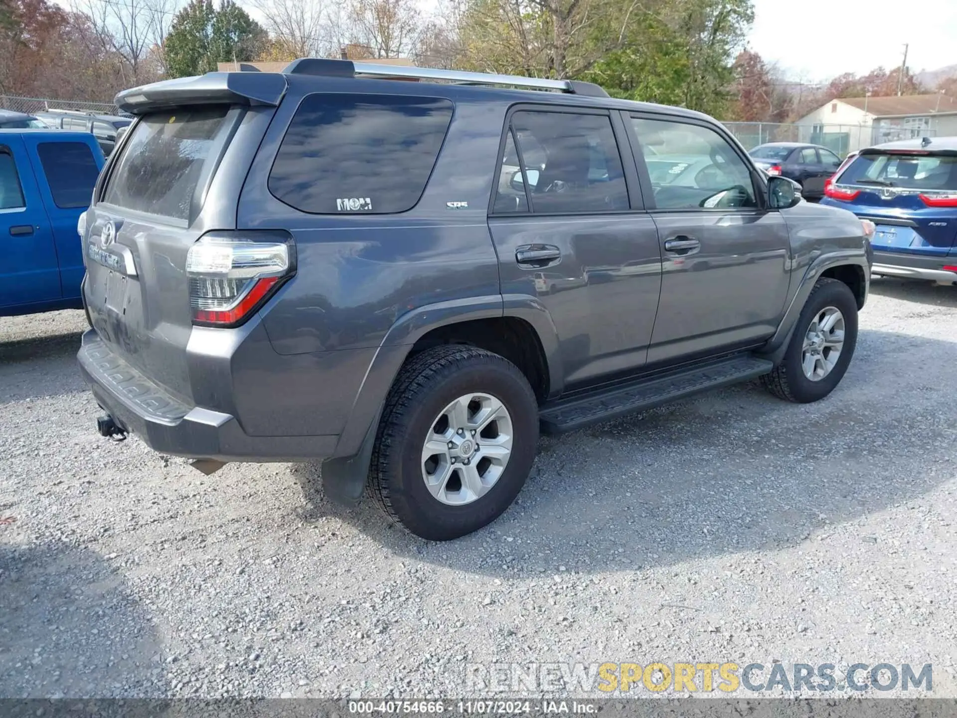 4 Photograph of a damaged car JTENU5JR6M5846545 TOYOTA 4RUNNER 2021