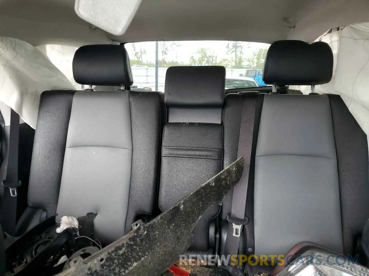 10 Photograph of a damaged car JTENU5JR6M5861045 TOYOTA 4RUNNER 2021