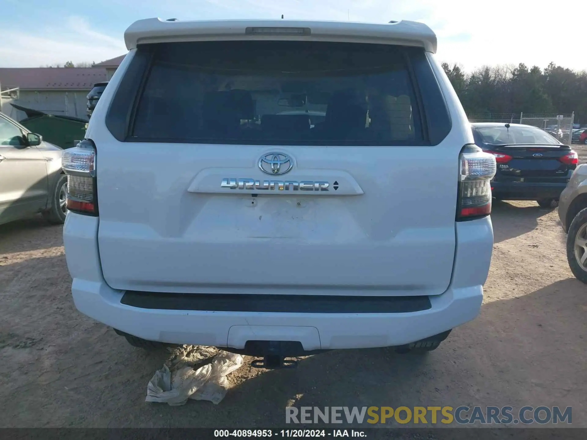17 Photograph of a damaged car JTENU5JR6M5901494 TOYOTA 4RUNNER 2021